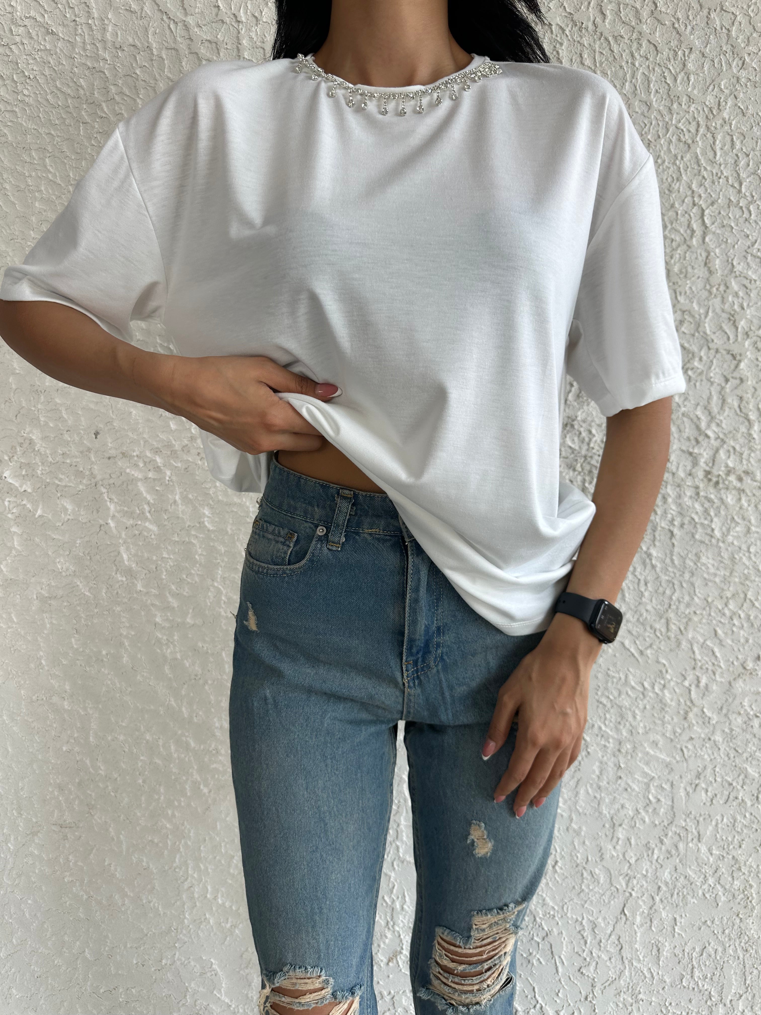 Yakası Taşlı T-shirt