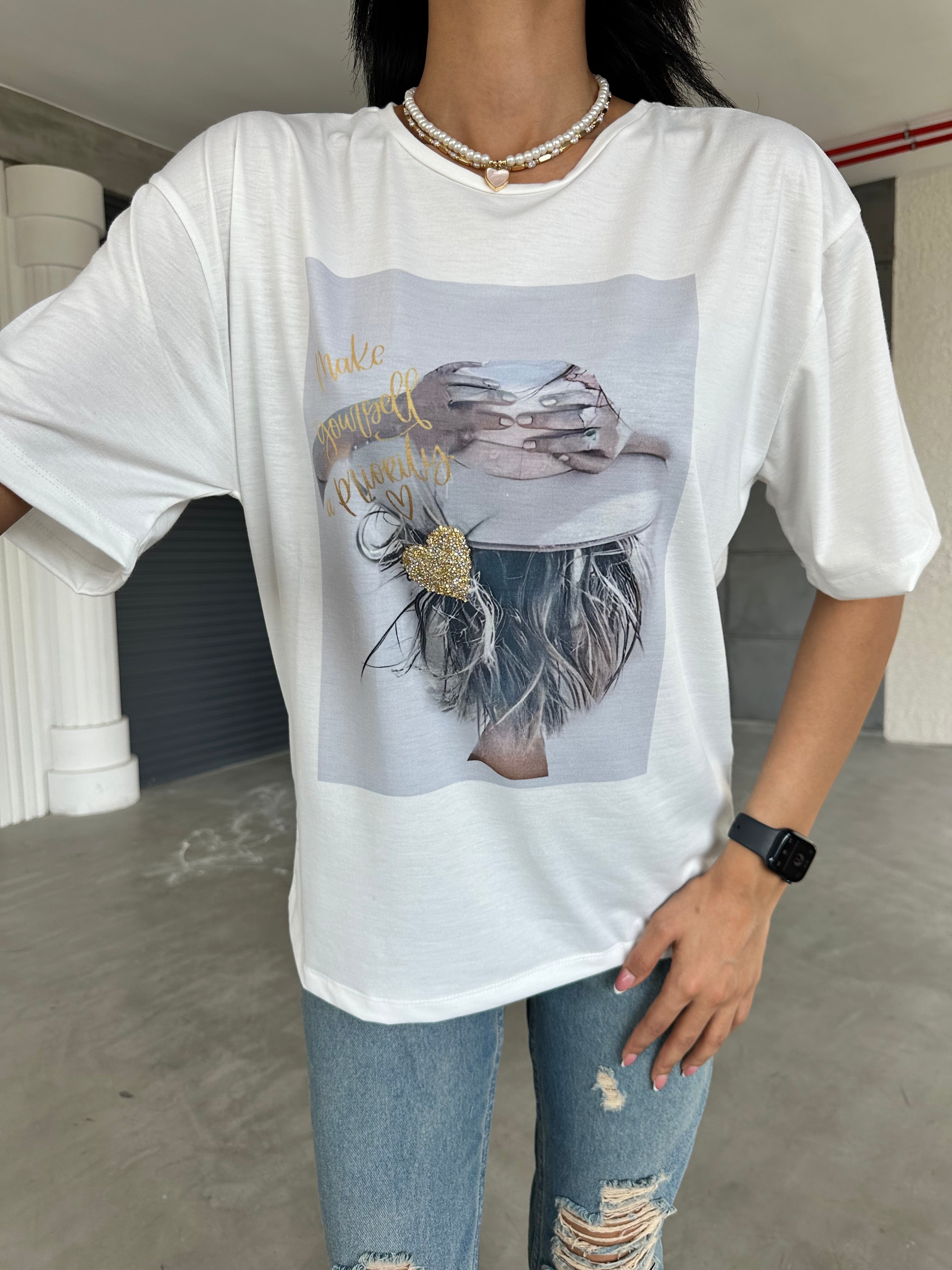 Şapkalı Kız Baskılı Taşlı T-shirt
