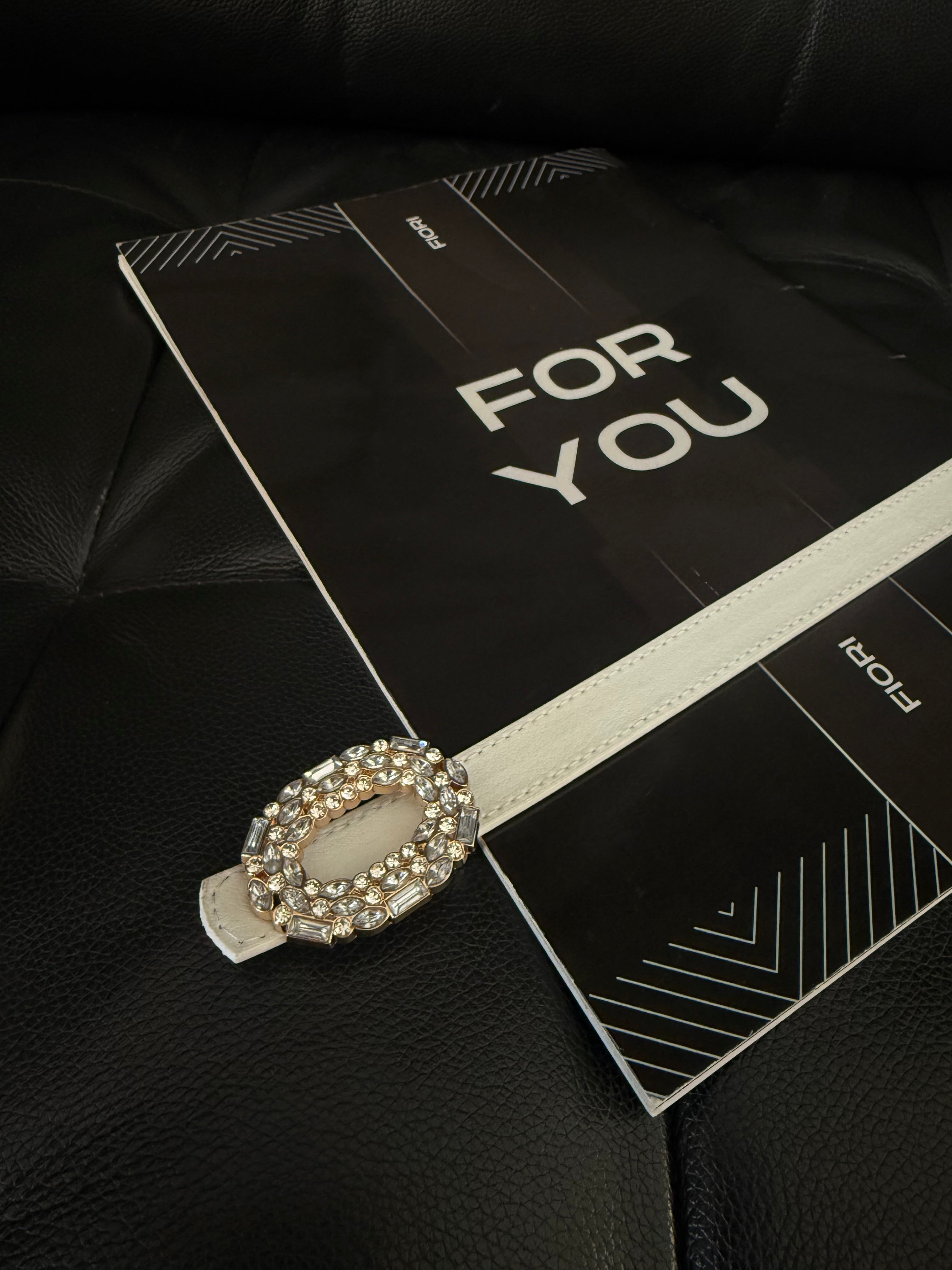 Women's Belt with Round Stone Buckle