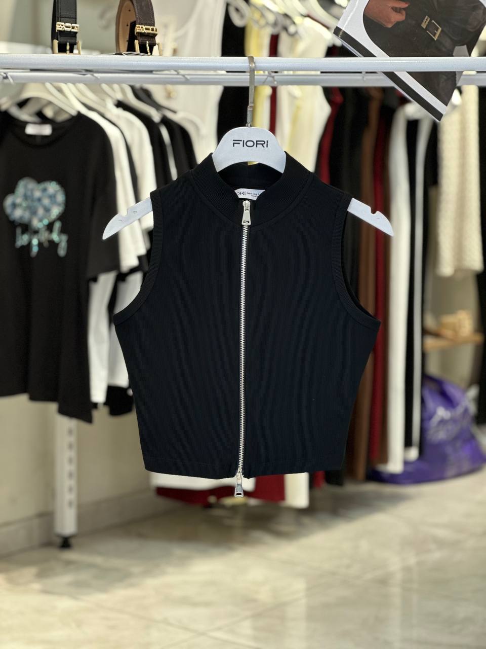 Siyah Crop Top Dar Kalıp Balıkçı Yaka Kolsuz Japone Kol