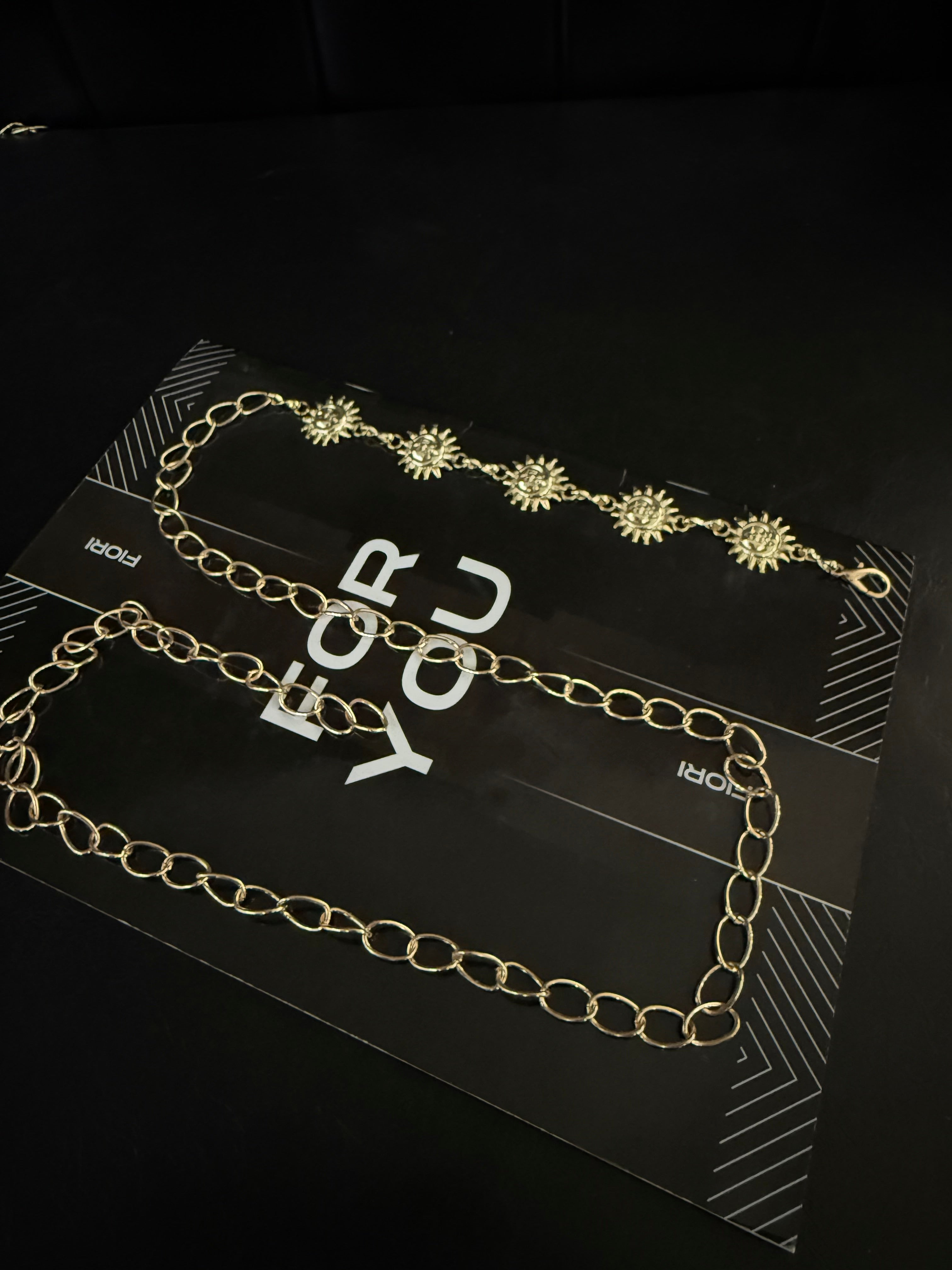 Gold Zincir Detayli Kadın Kemer