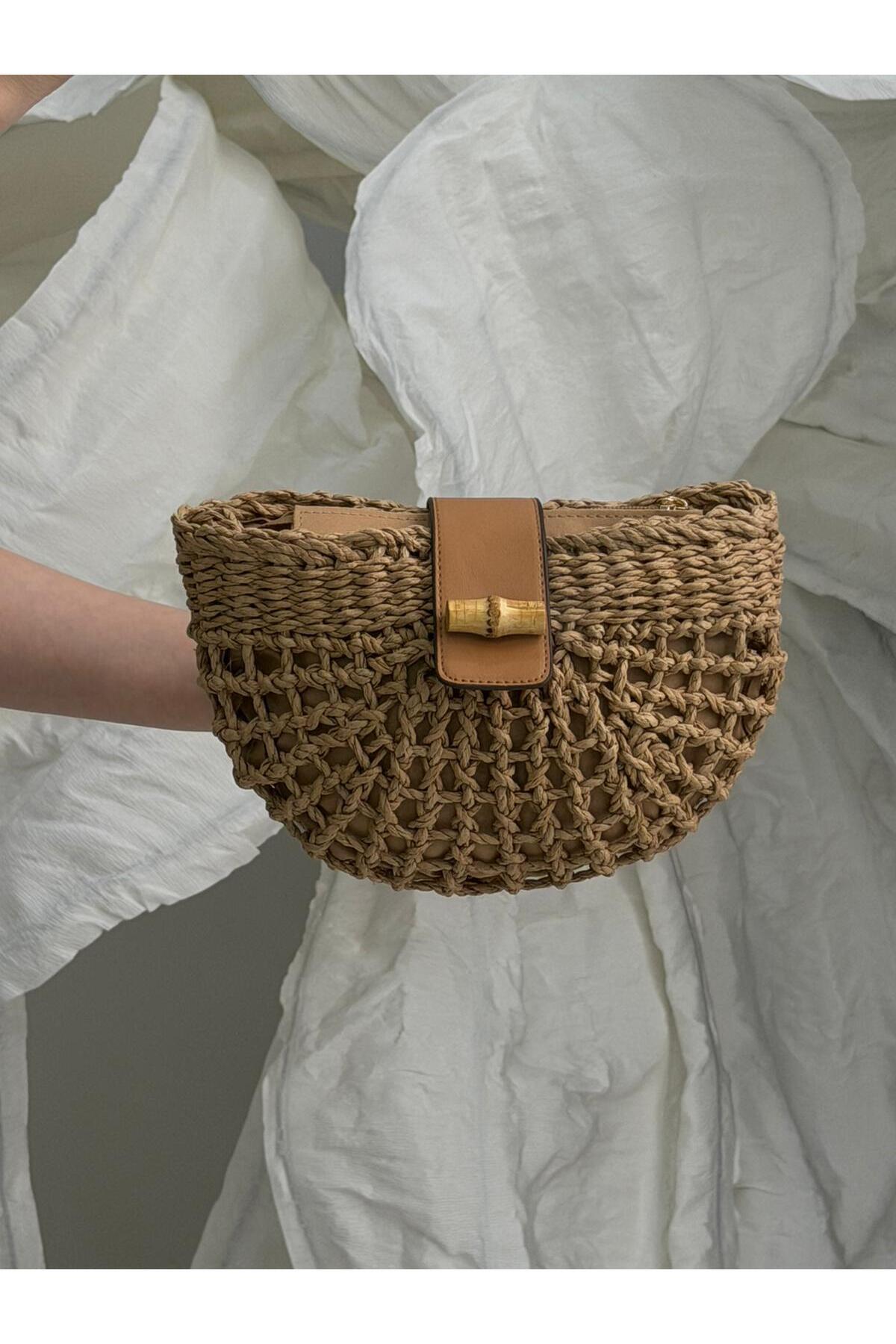 Camel Bambu Tokalı Hasır Çanta | El Yapımı Bohem Mini Model CNT1077