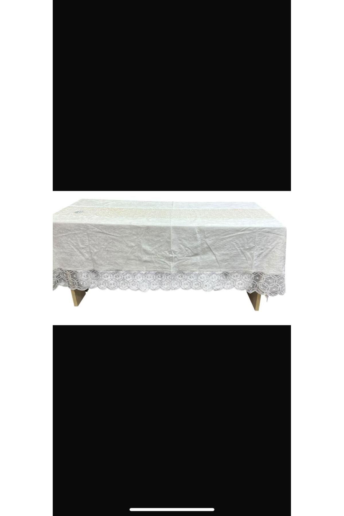 velvet tablecloth for 8 people white with lace
