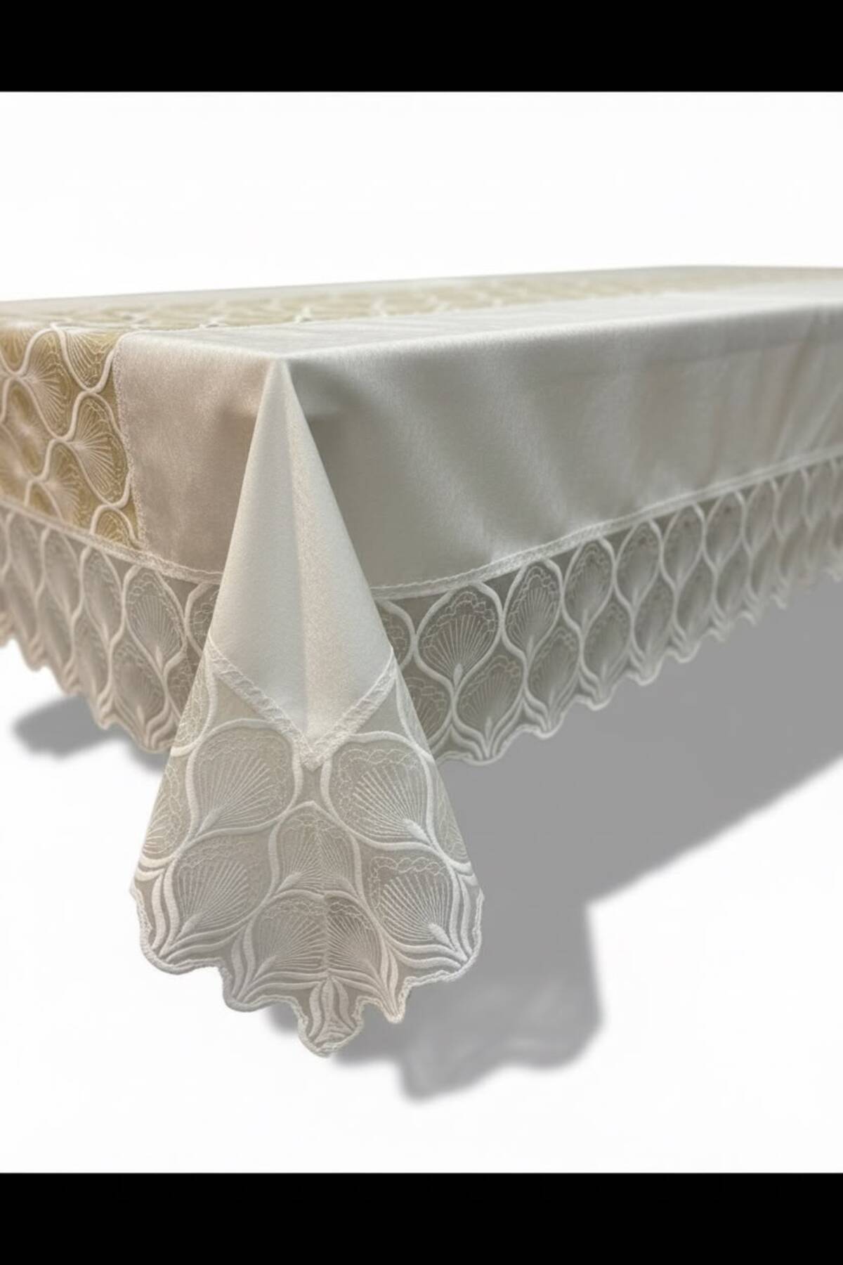 VELVET TABLECLOTH