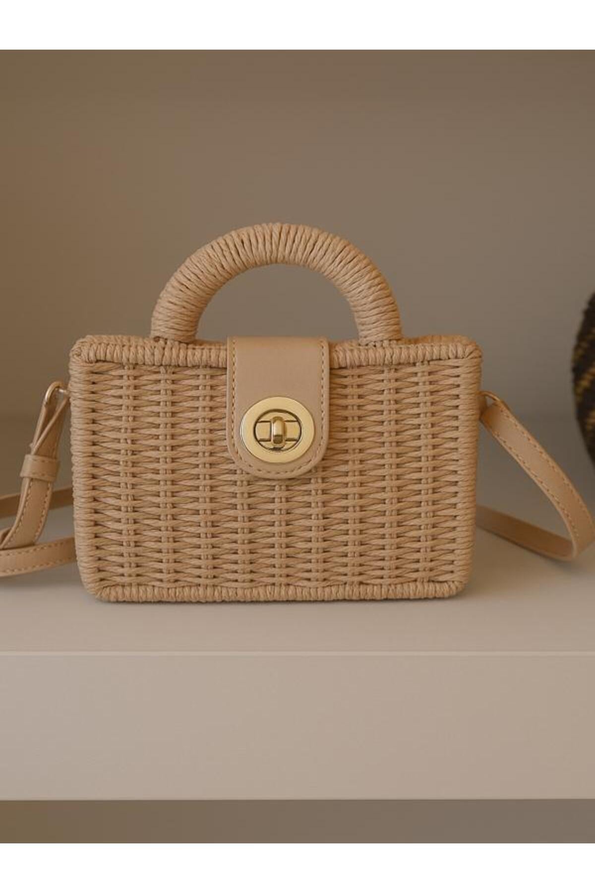 Kadın El Yapımı Kapaklı Hasır Çanta - Camel Rattan Kutulu Model 17x23 Cm CNT1033