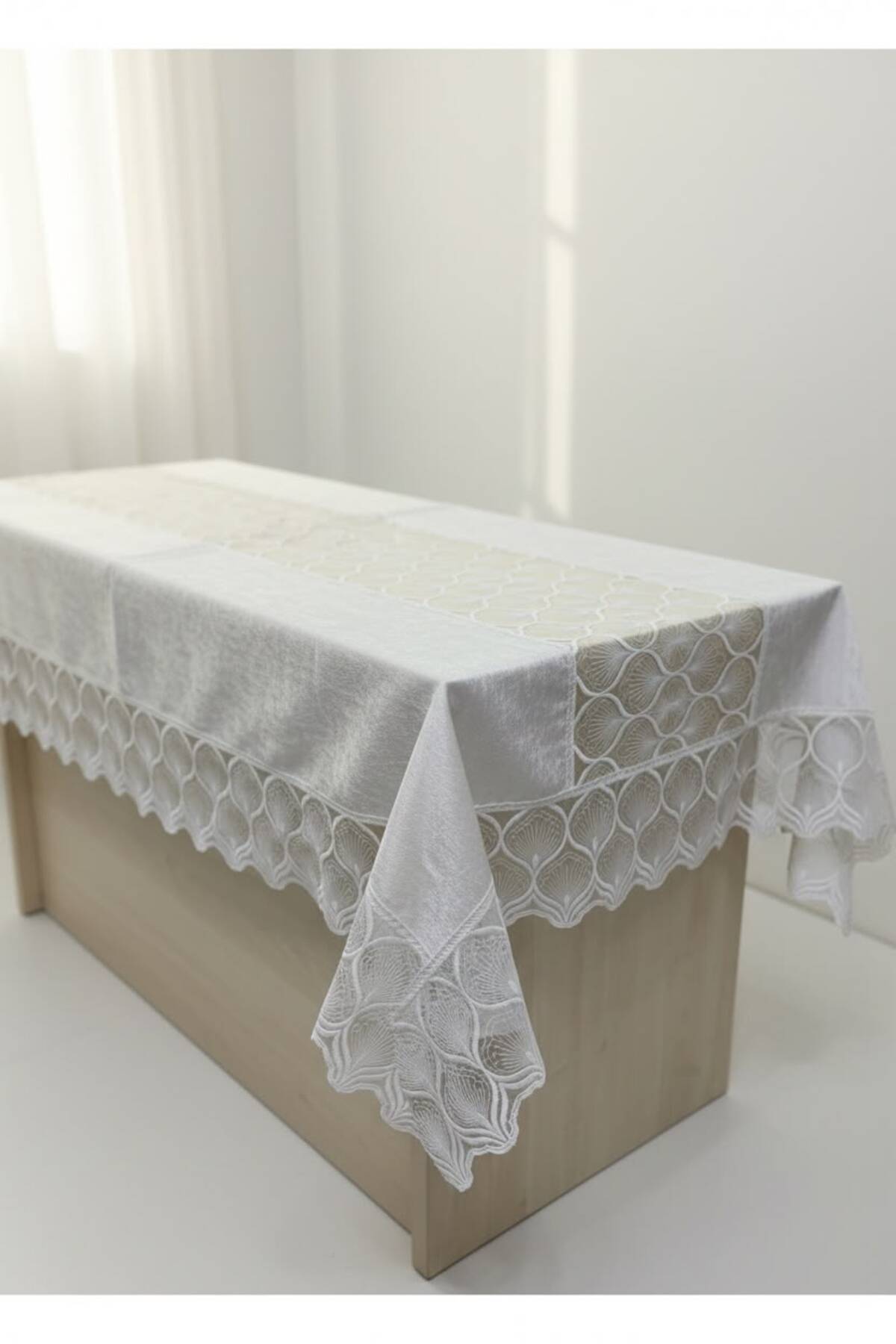 VELVET TABLECLOTH