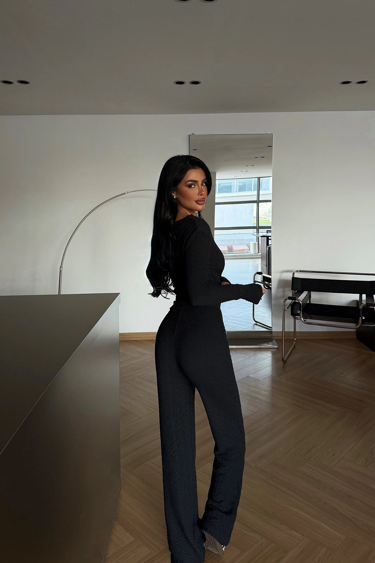 Siyah Pantolonlu Takım