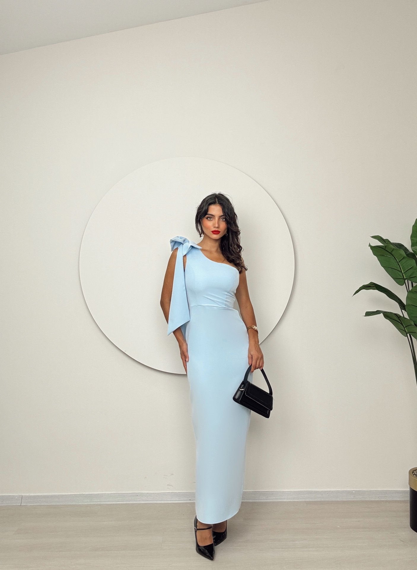 2136 TEK OMUZ FİYONKLU ELBİSE
