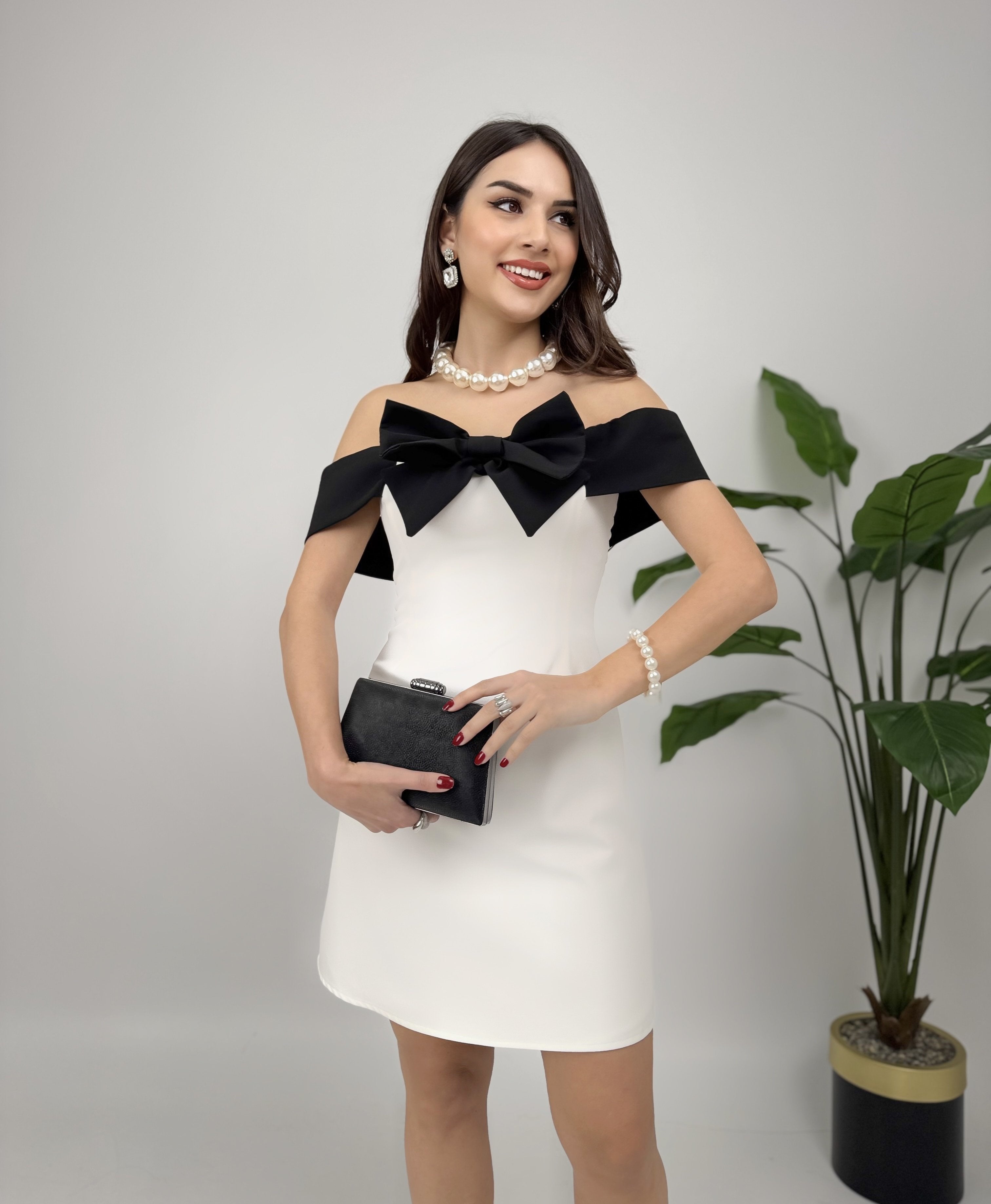 2156 FİYONKLU STRAPLEZ ELBİSE