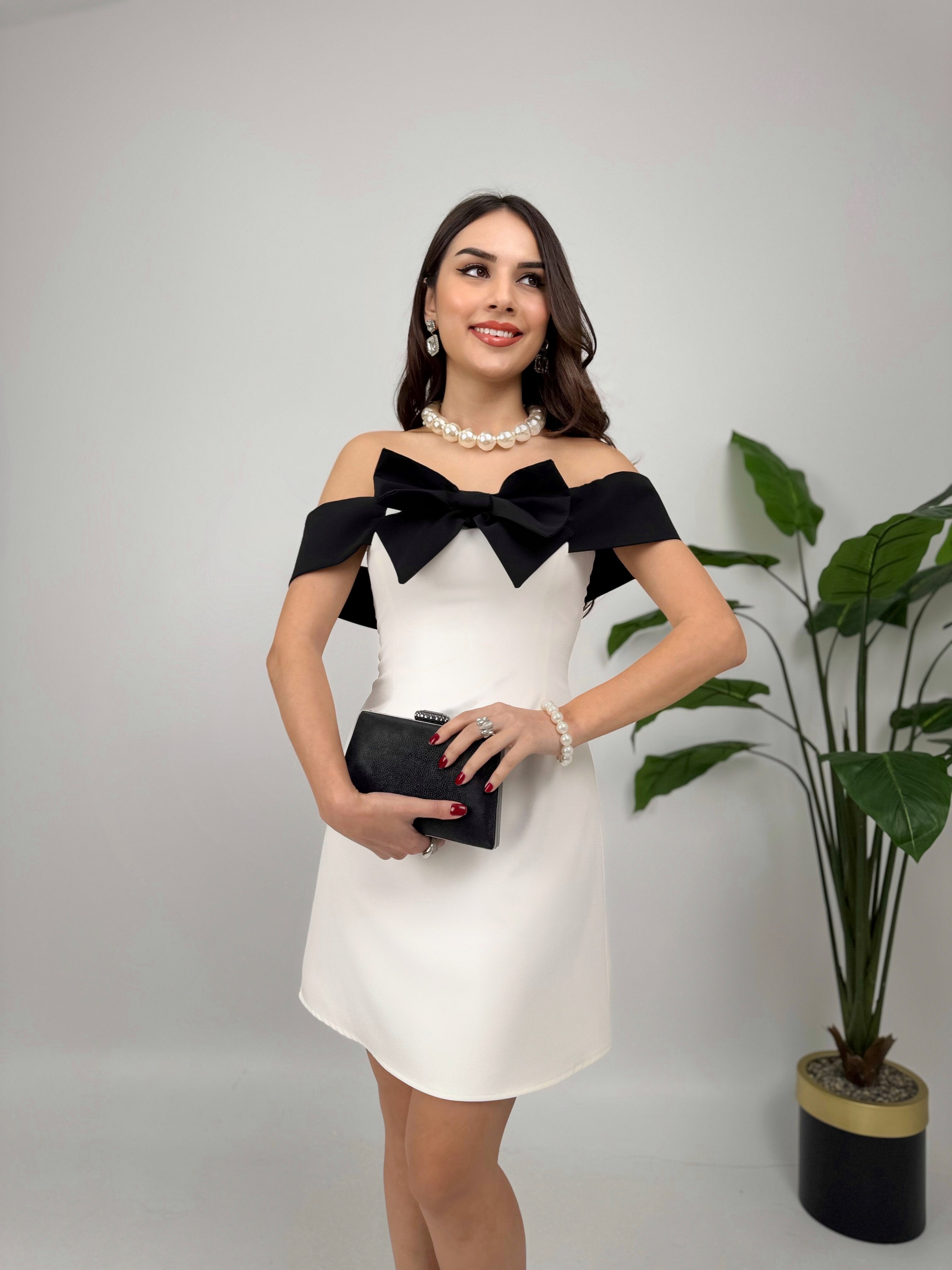 2156 FİYONKLU STRAPLEZ ELBİSE