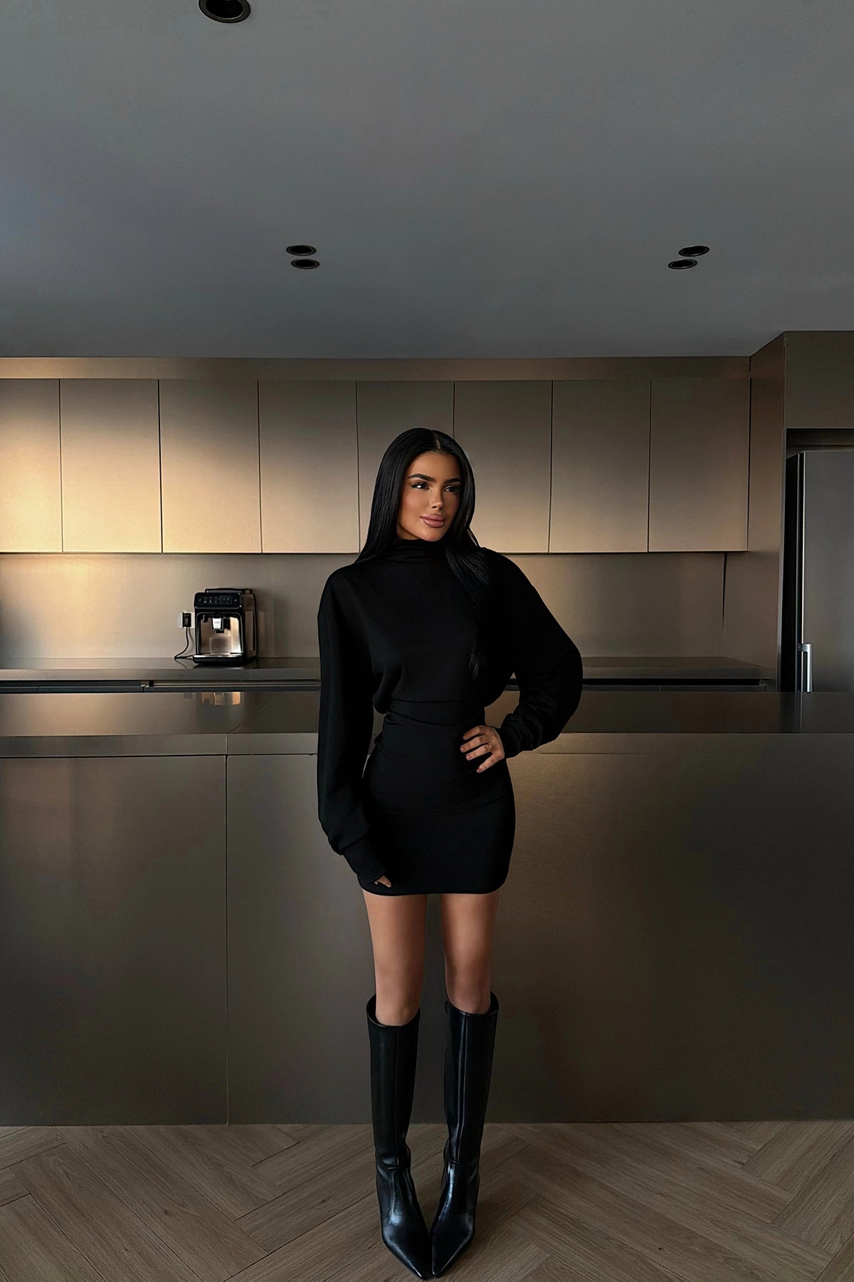 Siyah Boğazlı Mini Elbise