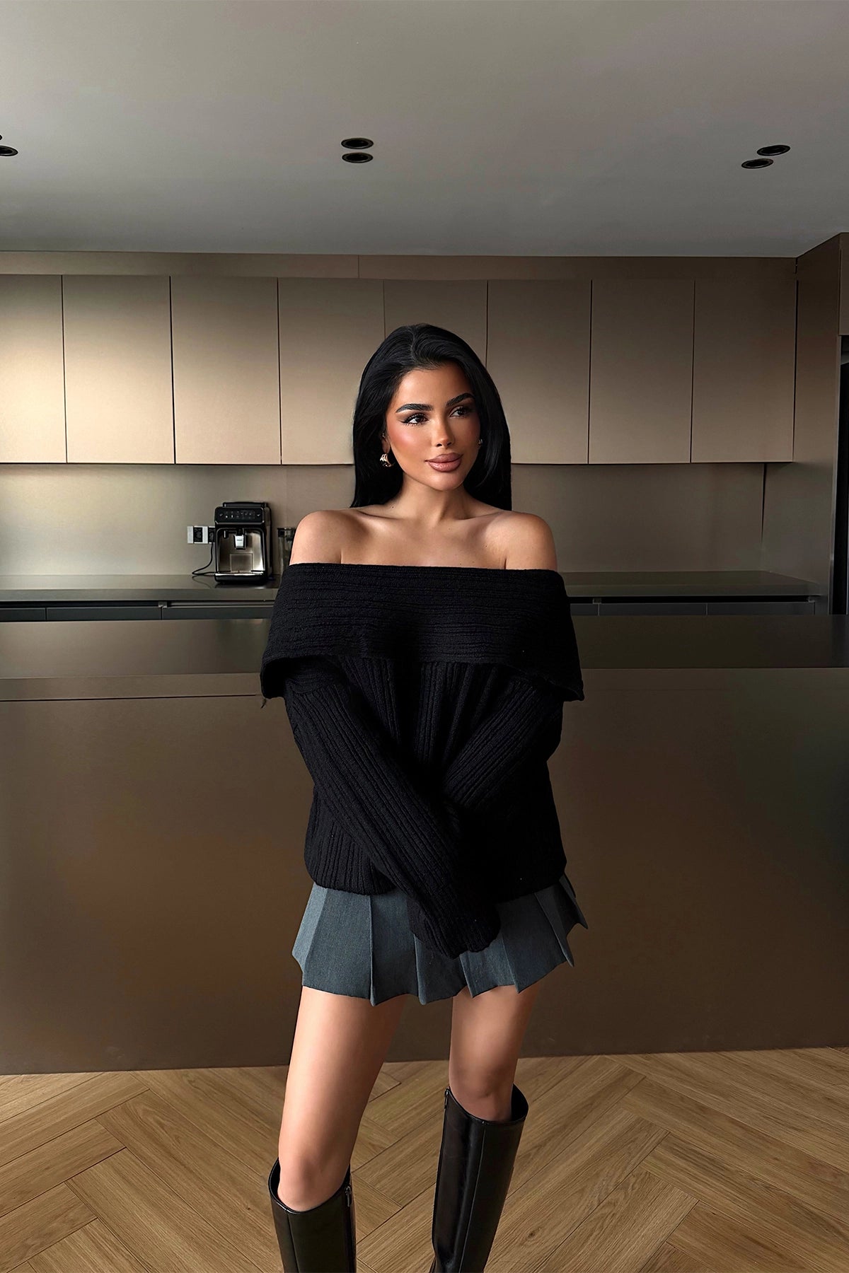 Siyah Madonna Yaka Triko Kazak