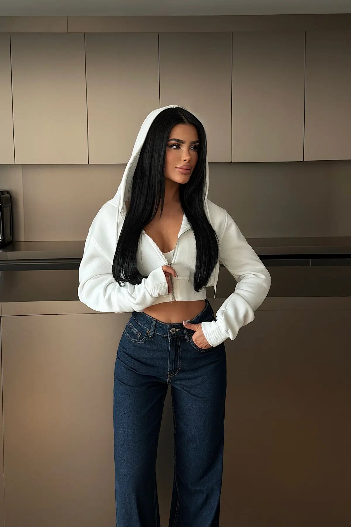 Beyaz Crop Kesim Hırka