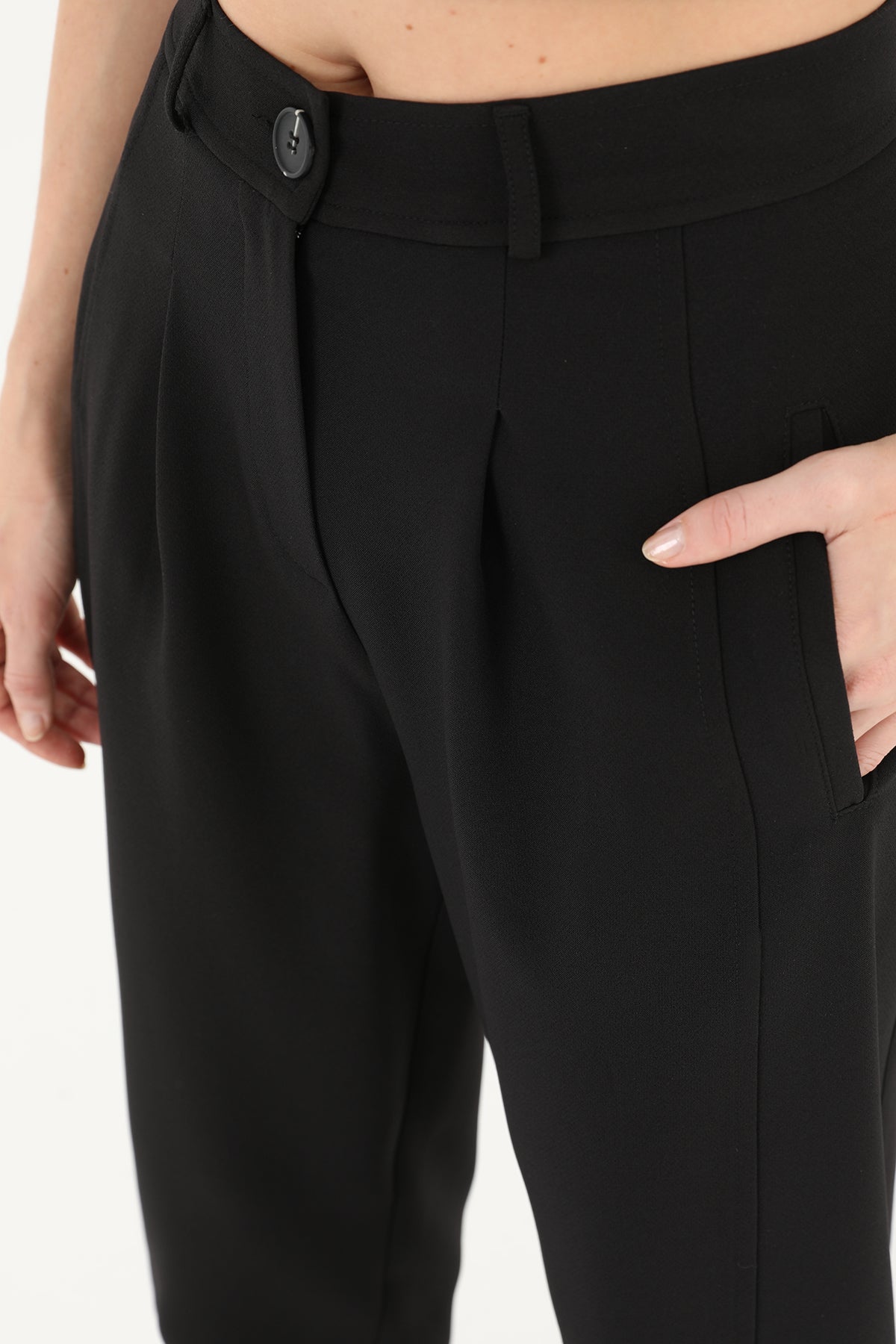 Kadın Önden Pleli Paçası Düğmeli Pantolon  - 18123PNT