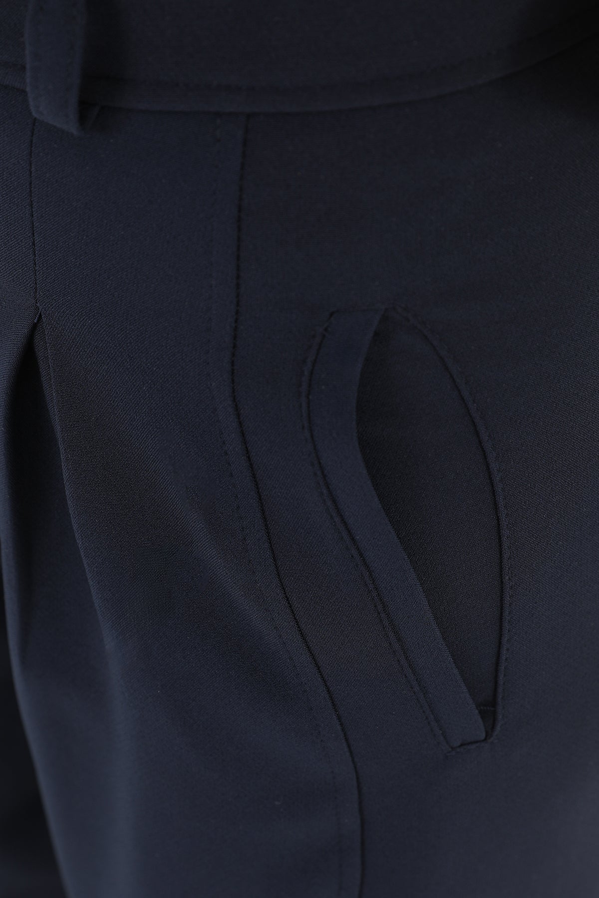 Kadın Önden Pleli Paçası Düğmeli Pantolon  - 18123PNT