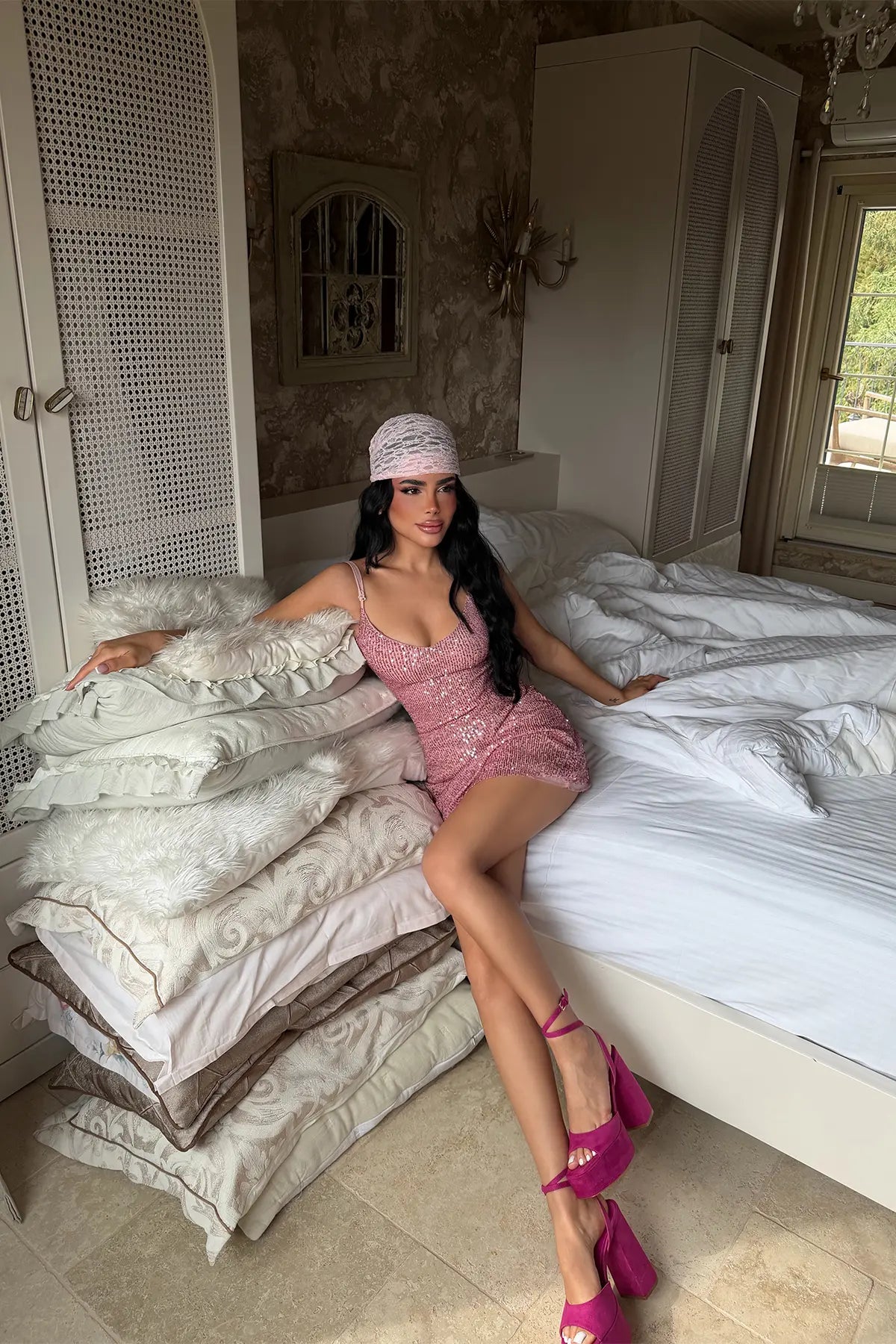 Pembe Askılı Pul Detay Elbise