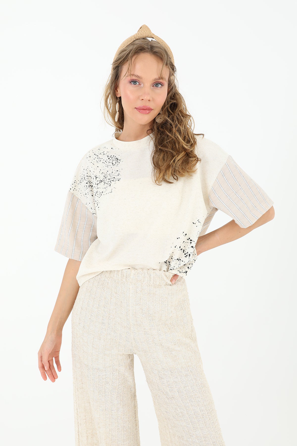 Kadın Ön Baskılı Arka Çizgi Deetaylı Bluz -24S-31883 BLZ - BEIGE