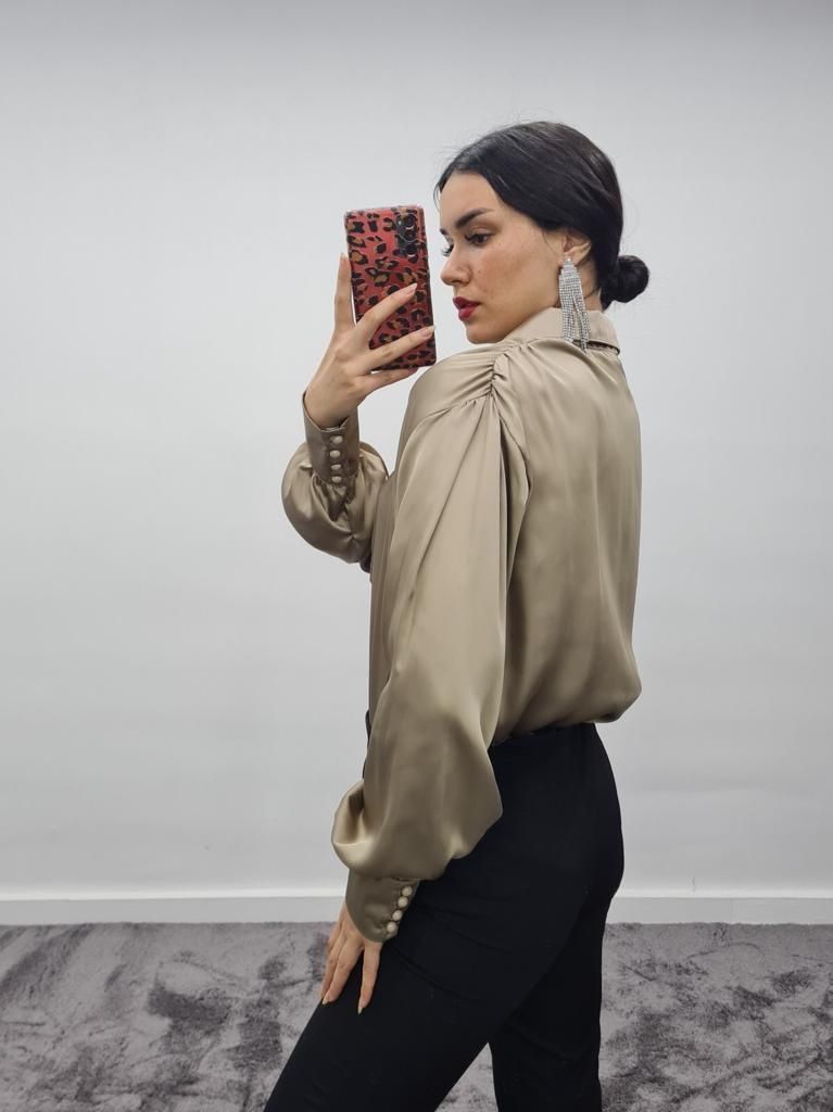 İnci Düğmeli Saten Gömlek