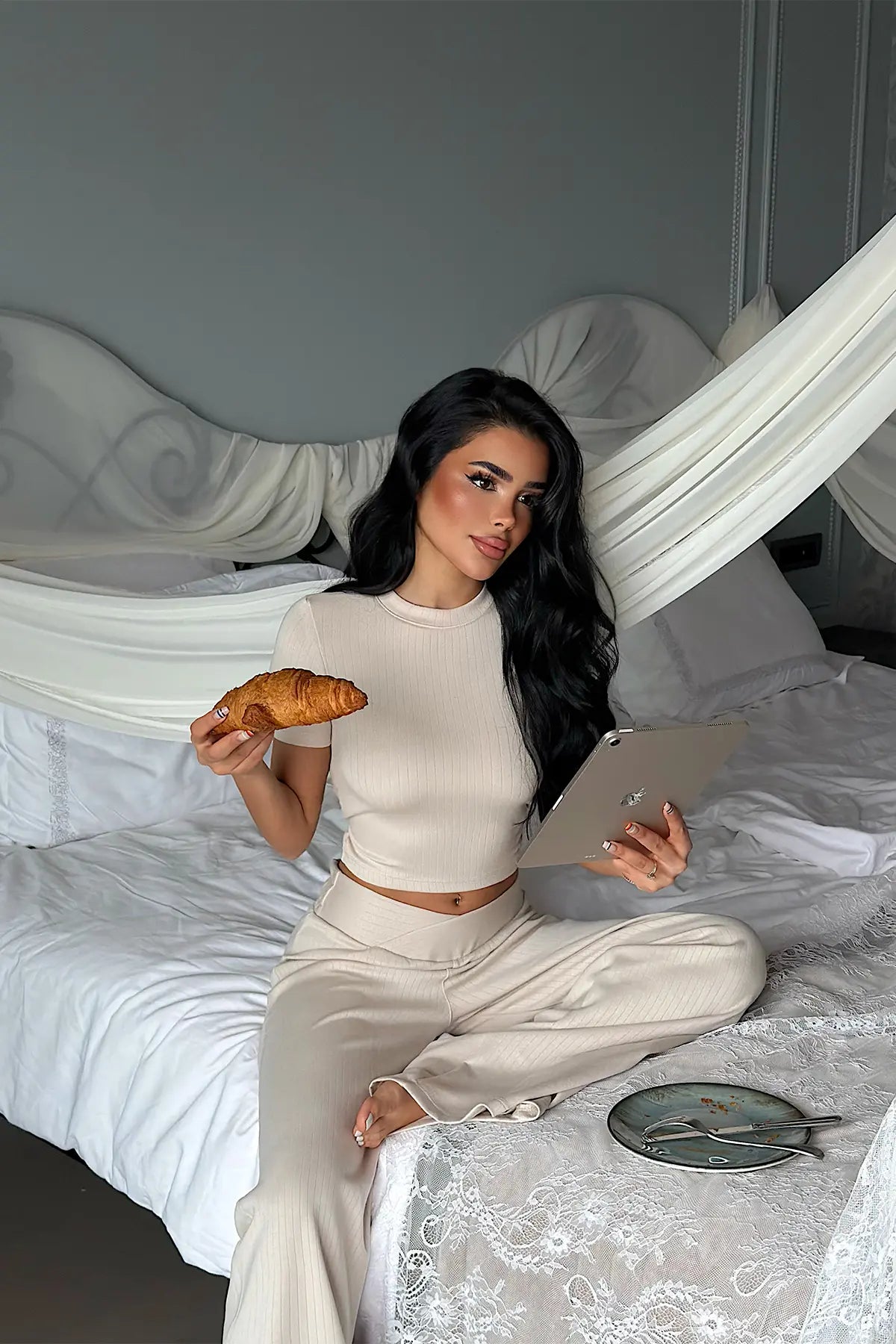Bej Basic Pantolonlu Takım