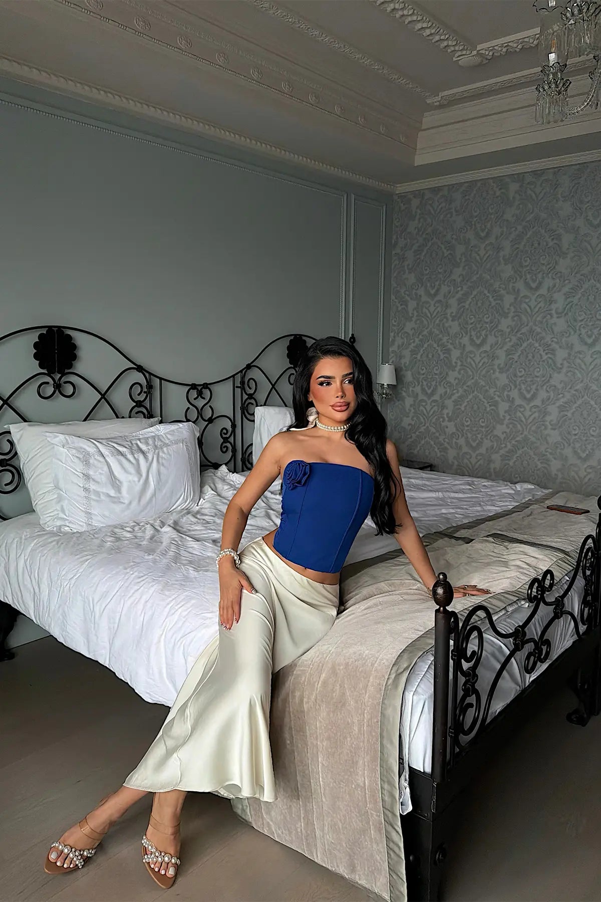 Saks Gül Detay Straplez Crop Top