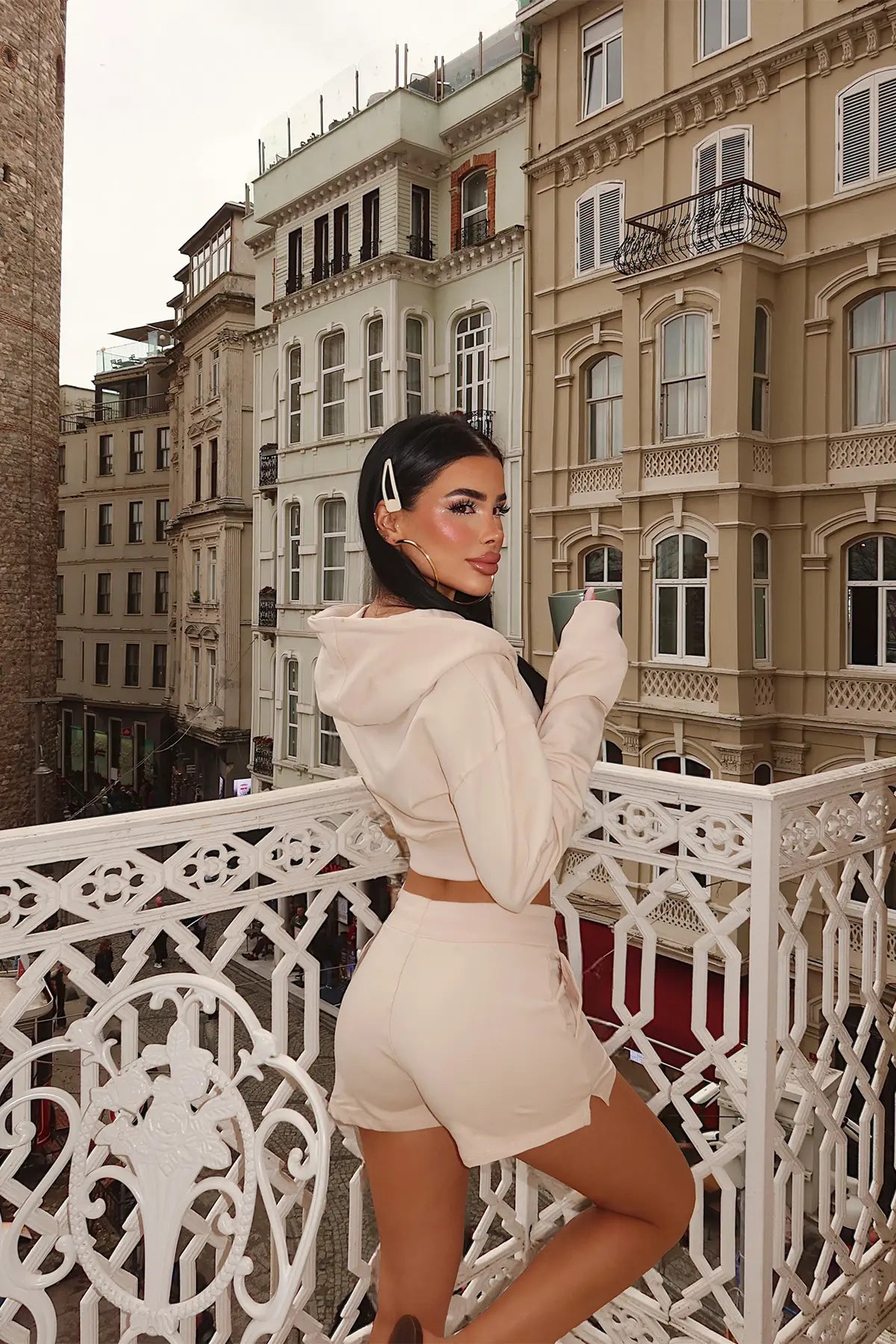 Krem Şortlu Takım