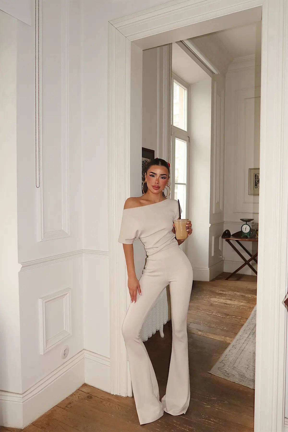 Bej Pantolonlu Takım