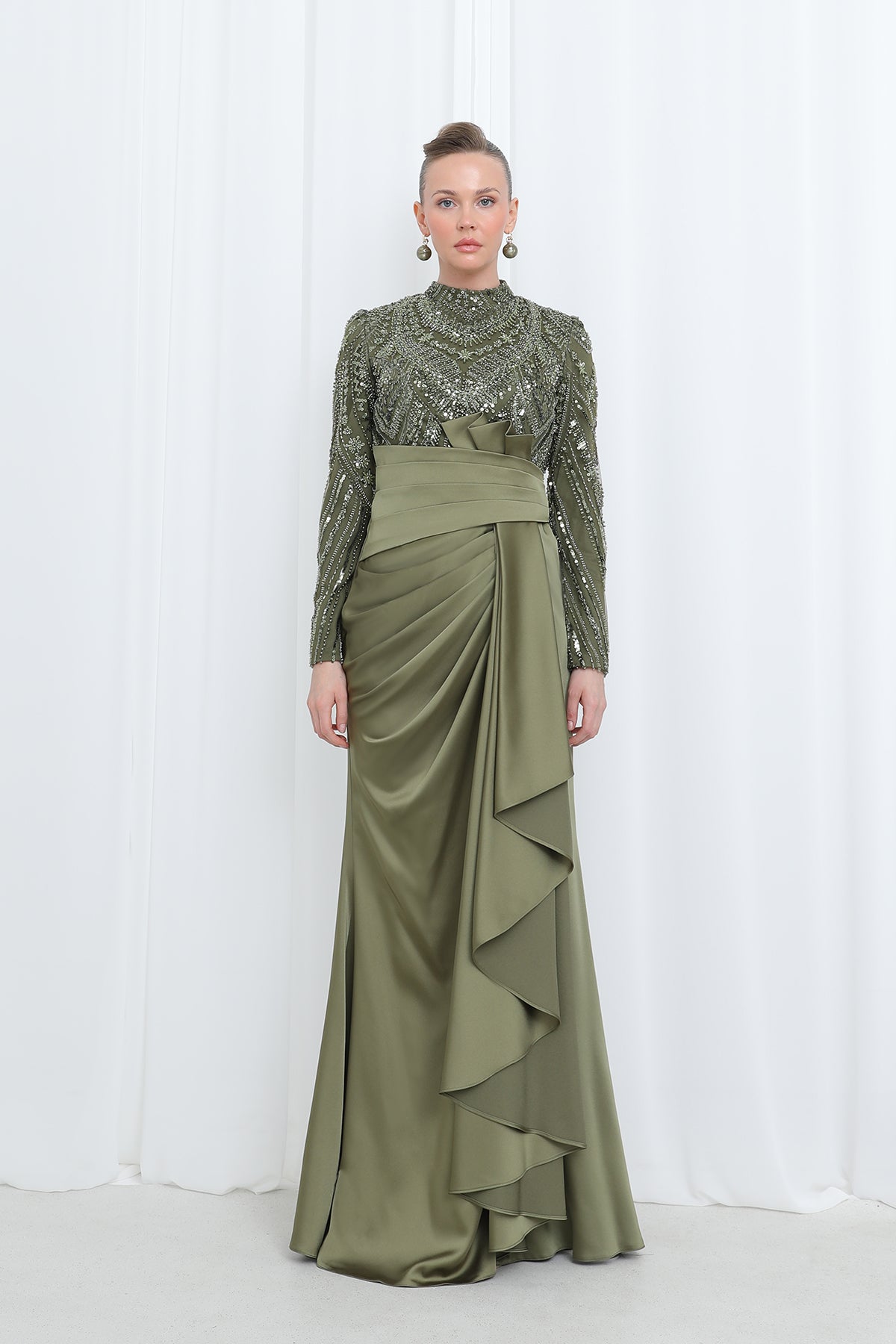 Kadın Üstü İşlemeli Bel Kısmı Drape Detaylı Saten Abiye - 12582ELB
