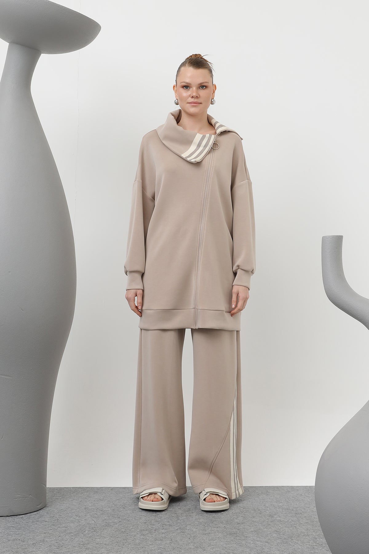 Kadın Yakası Şerit Detaylı Pantolonlu Takım - 14292TKS - BEIGE