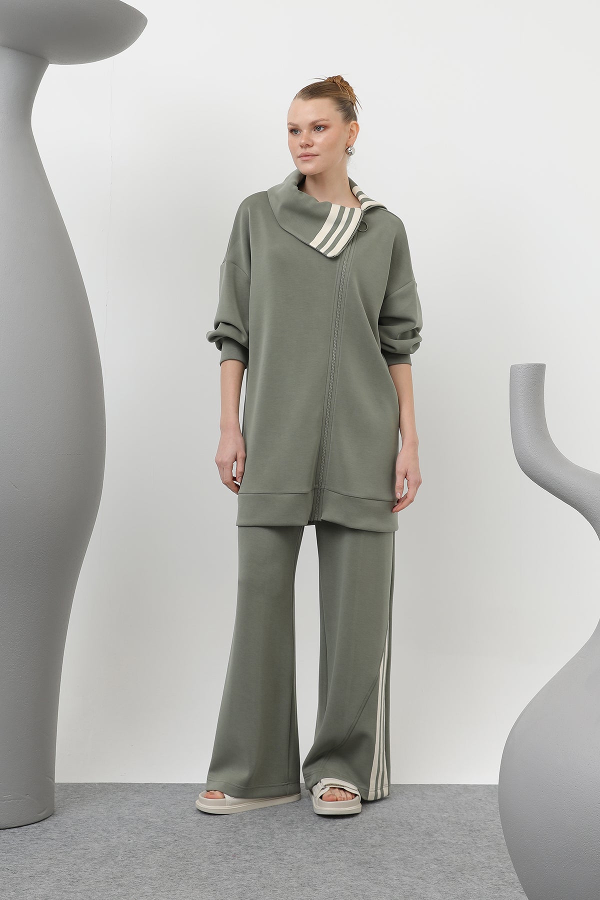 Kadın Yakası Şerit Detaylı Pantolonlu Takım - 14292TKS - KHAKI