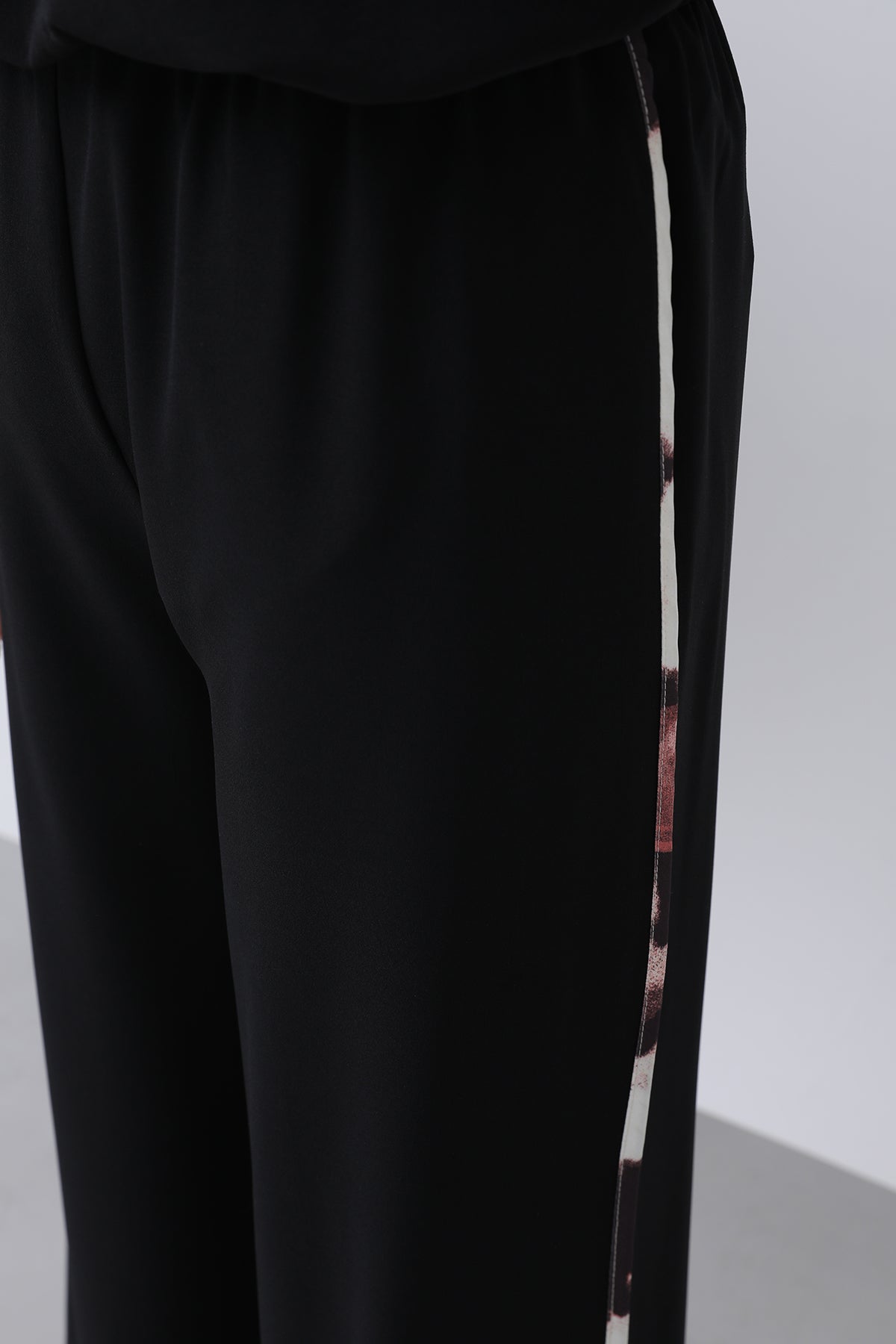 Kadın Beli Lastikli Biye Detaylı Bol Pantolon - 18236PNT