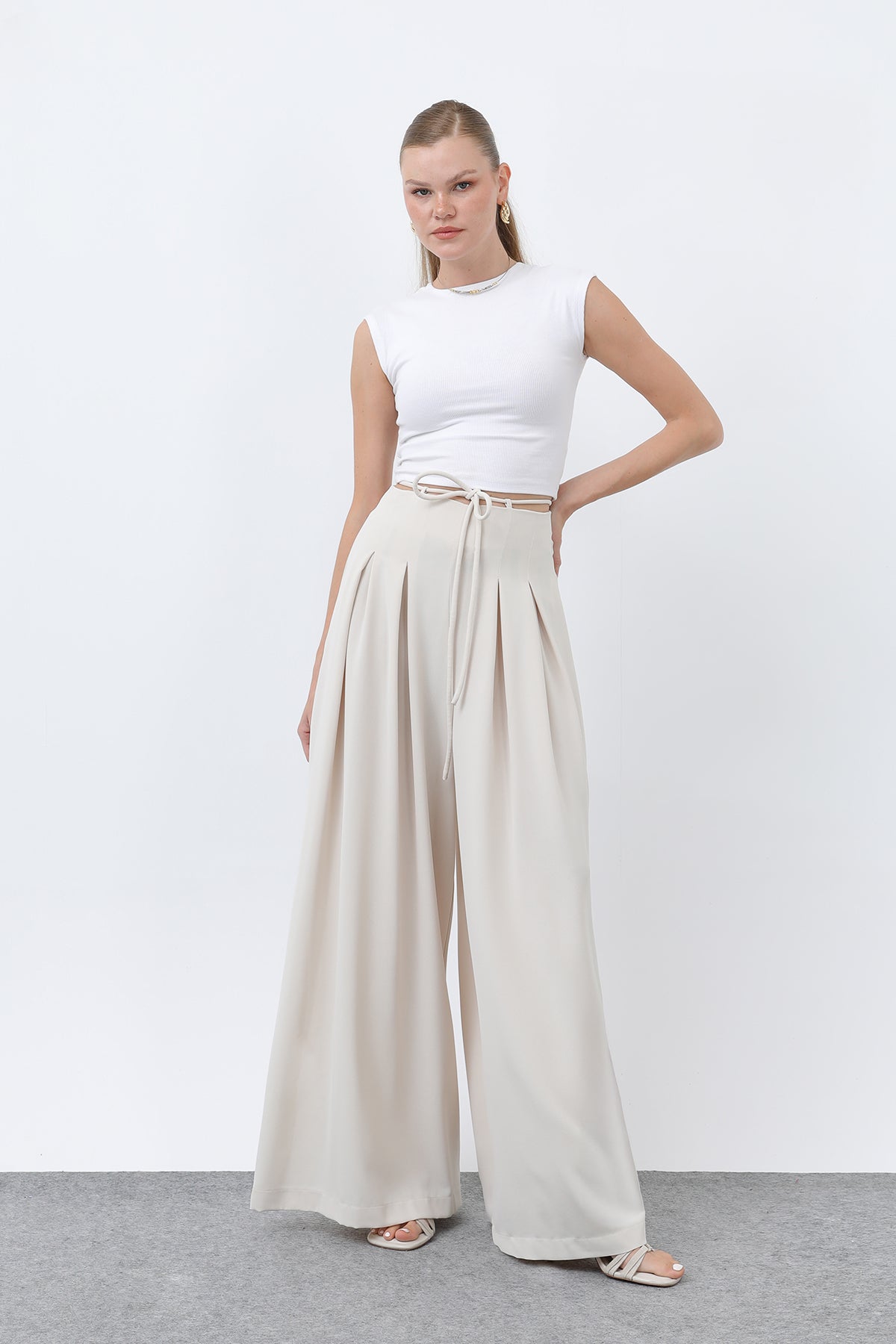 Kadın Beli Kuşaklı Pileli Bol Kesin Pantolon -18241PNT - BEIGE