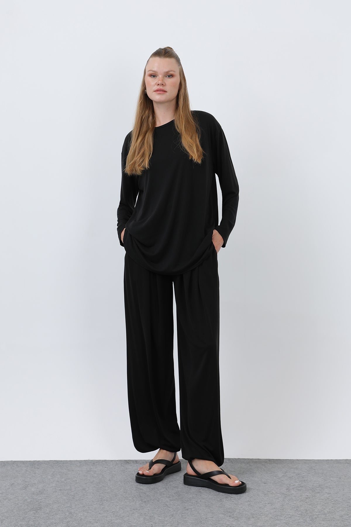 Kadın Oversize Viskon Relax Takım

-20663TKS - BLACK