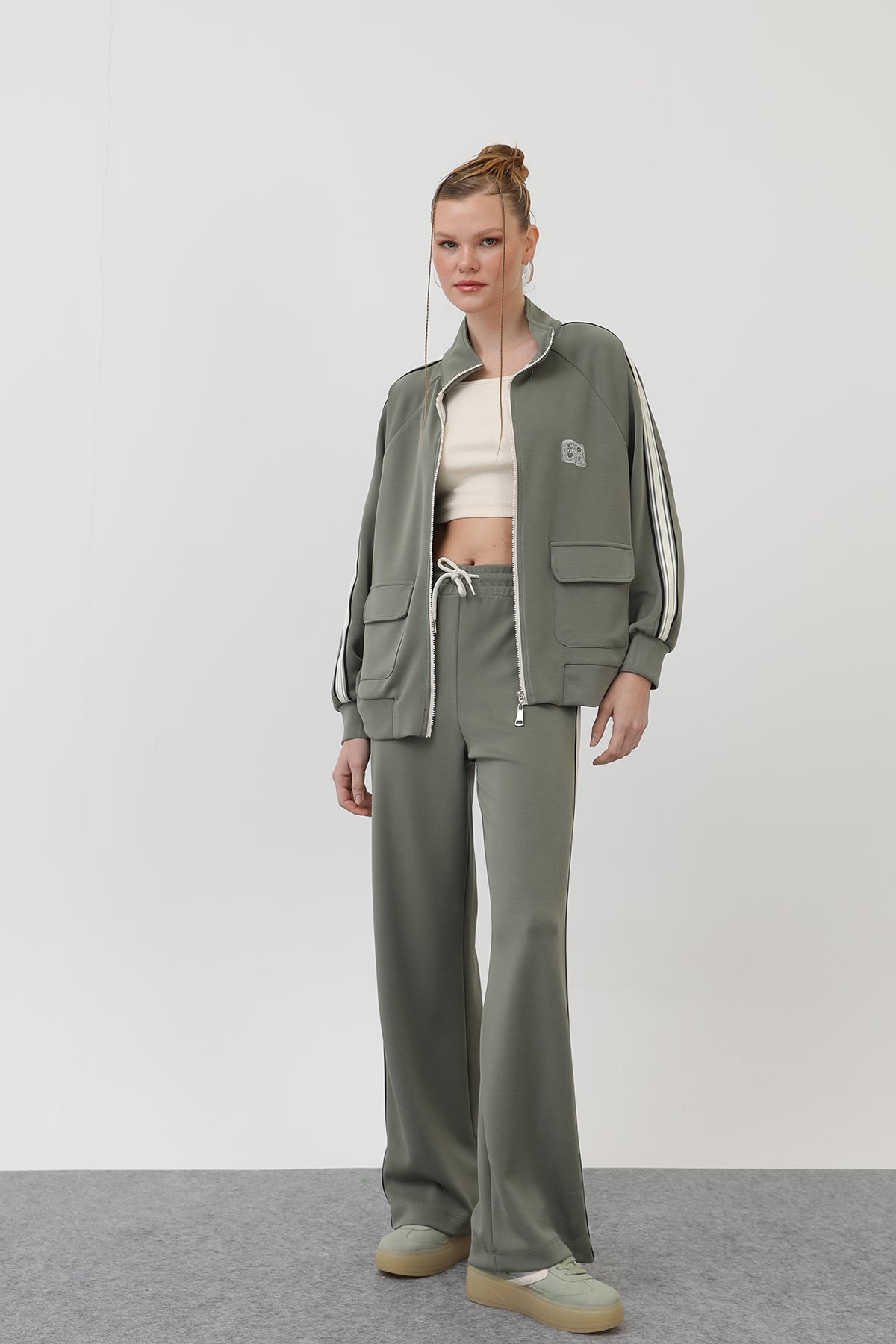 Kadın Nakış Detaylı Şeritli Eşofman Takım - 32143TKS - KHAKI