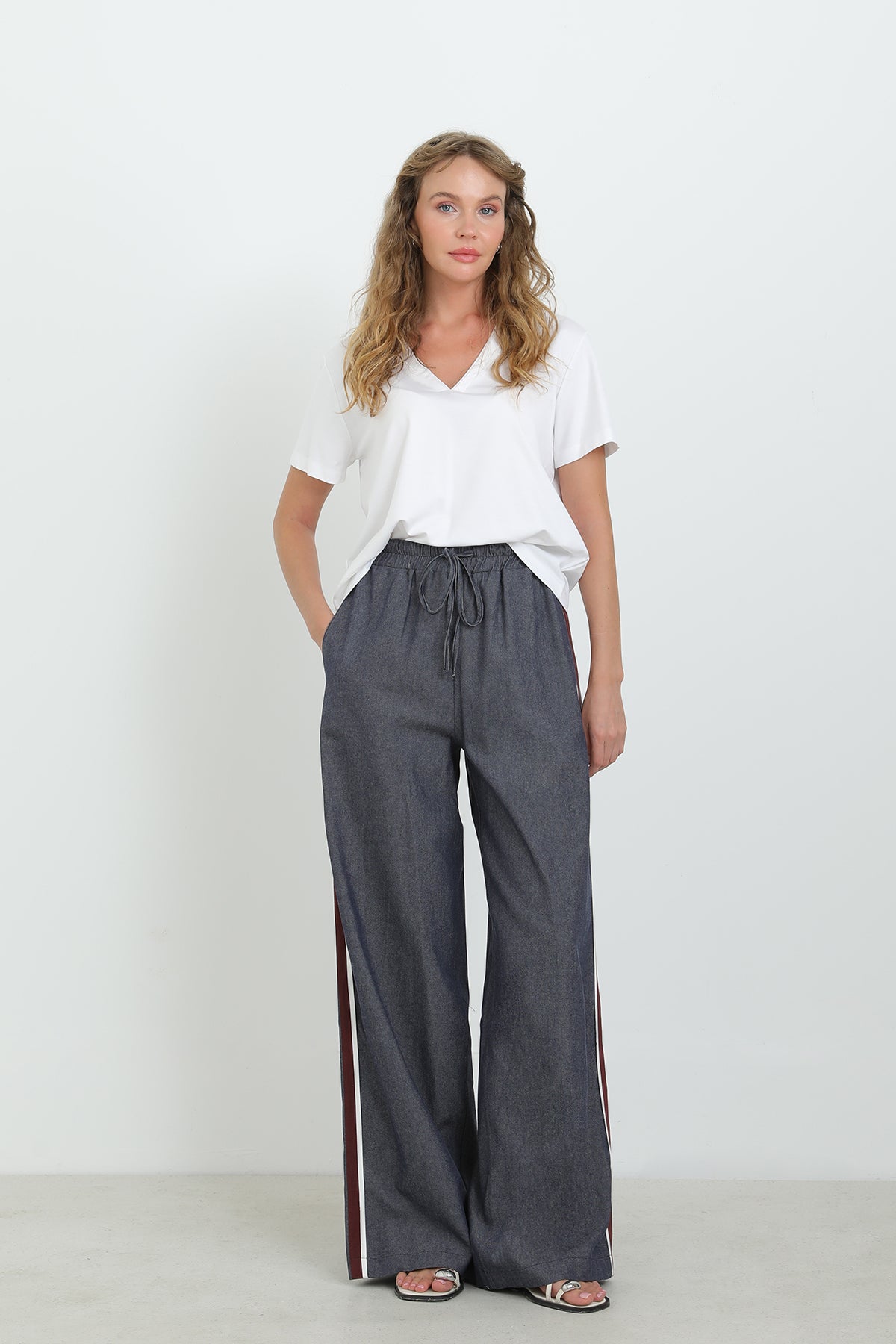 Kadın Üçgen Yakalı Basic Tshirt -32225TSH - ECRU