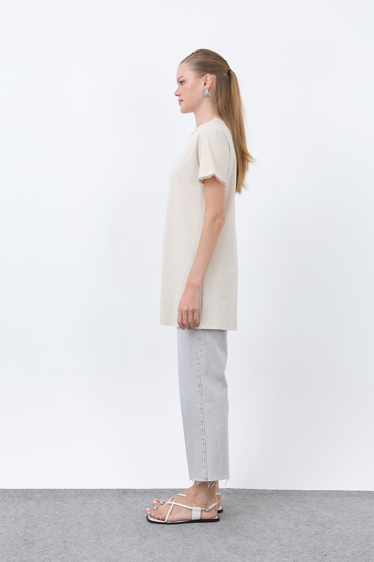 Kadın Minimalist Ribana Detaylı Basic T-Shirt

-40013TSH