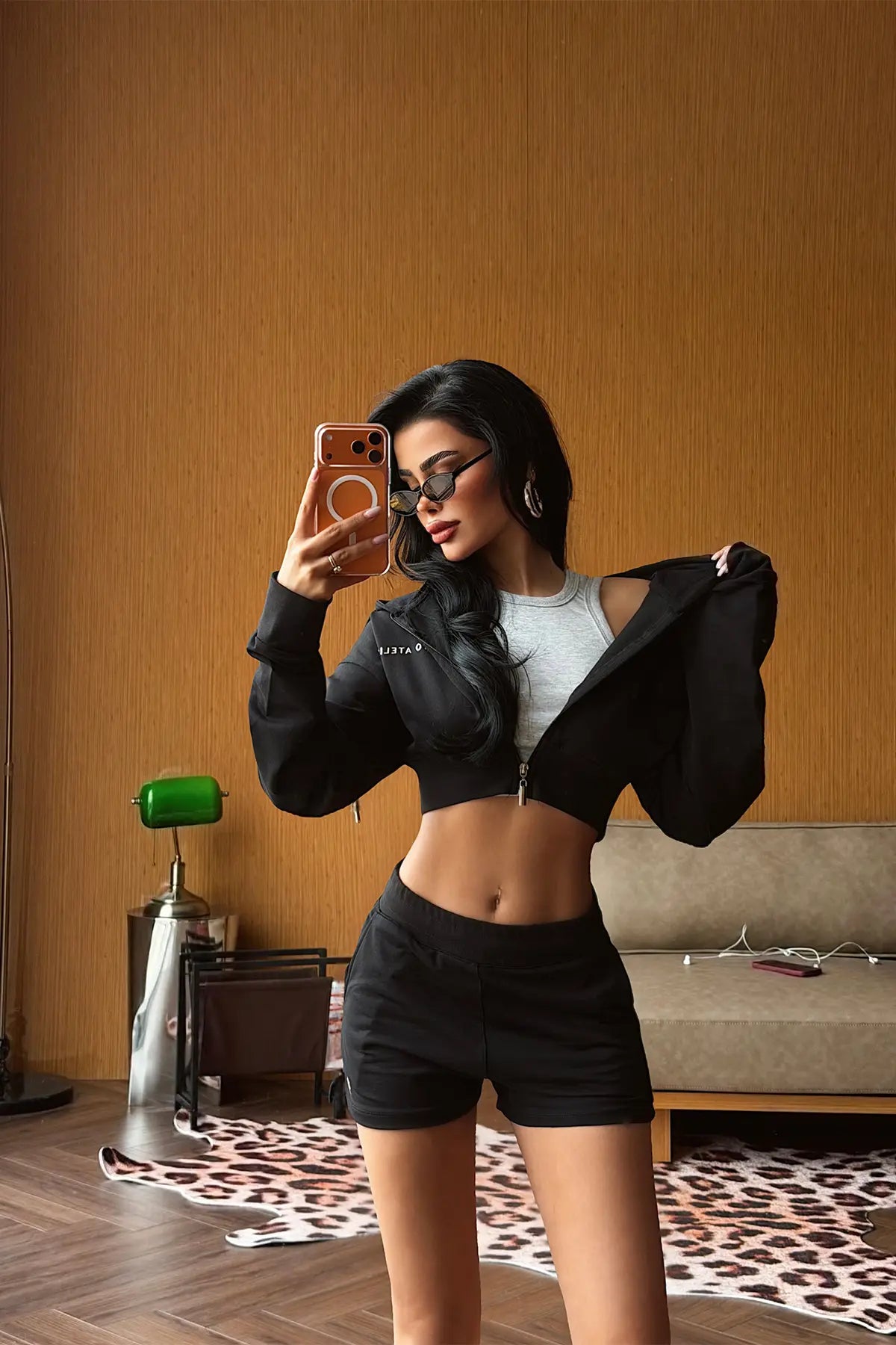 Siyah Şortlu Takım