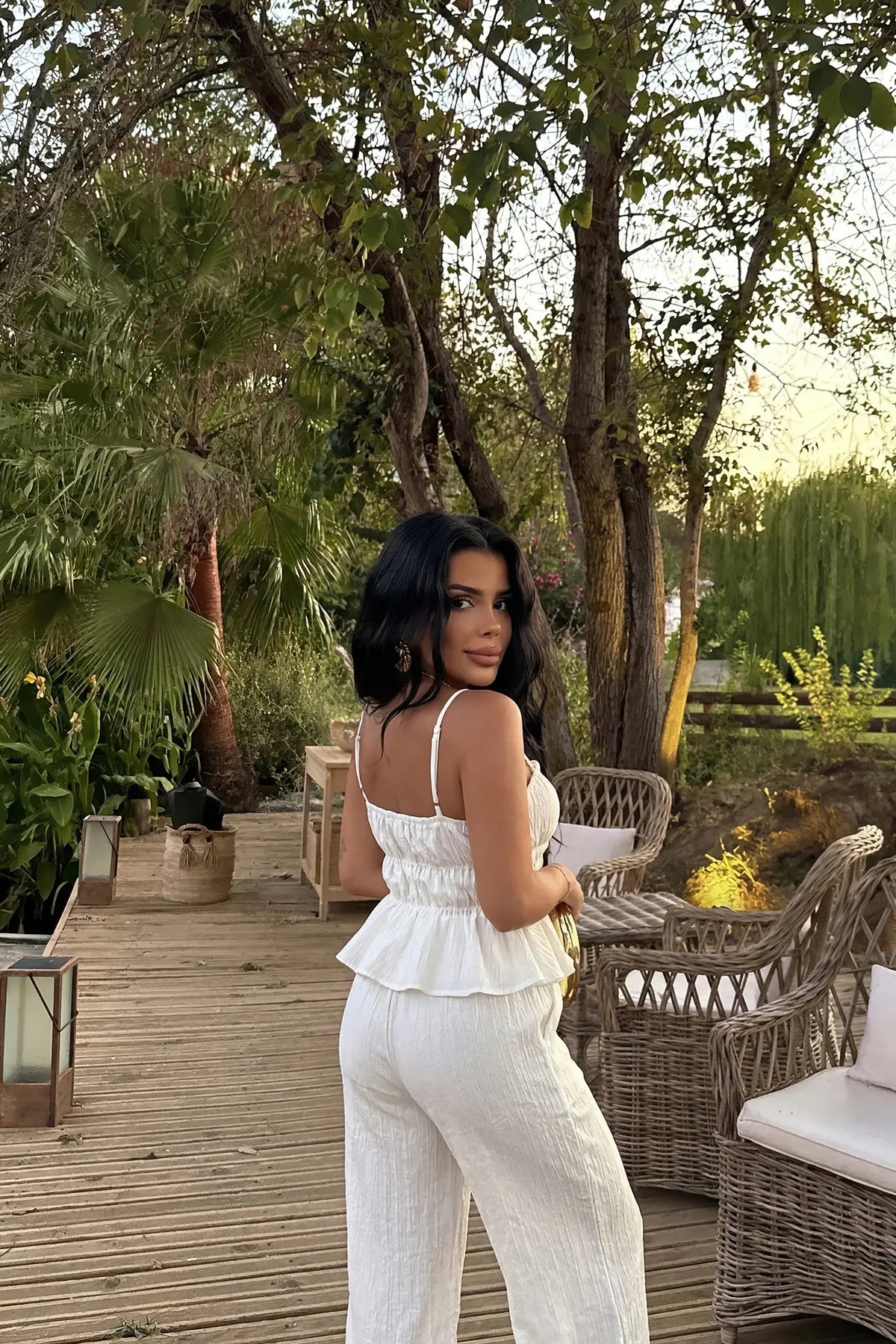 Beyaz Pantolonlu Takım