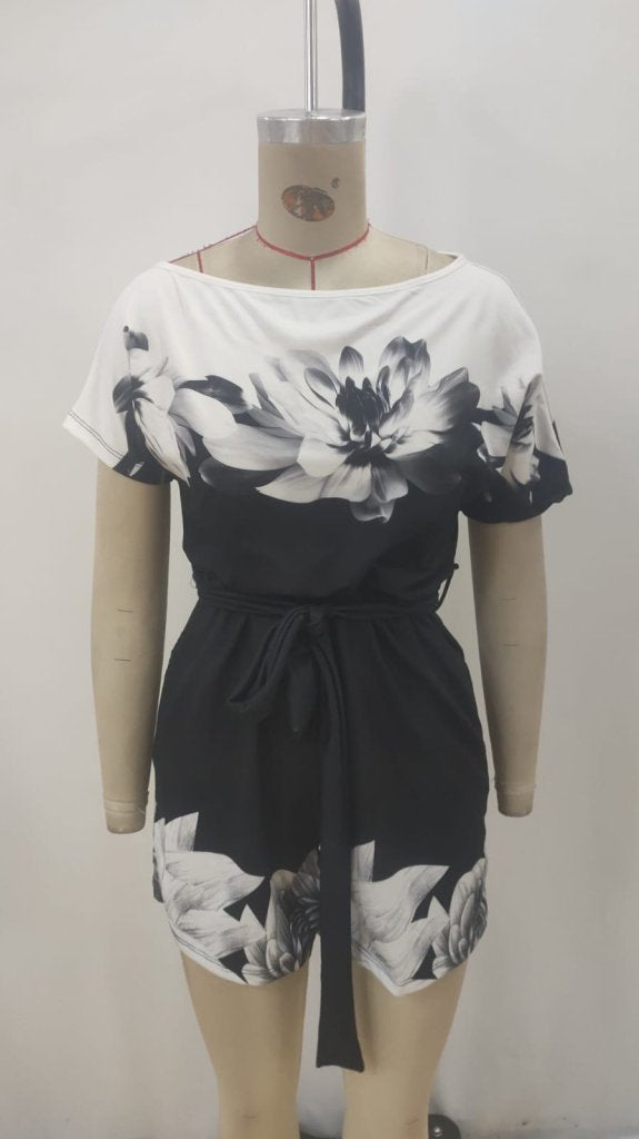 Kadın Tek Omuzu Açık çiçek Desenli Beli Kuşaklı Iki Iplik Mini Short Tulum, 36708