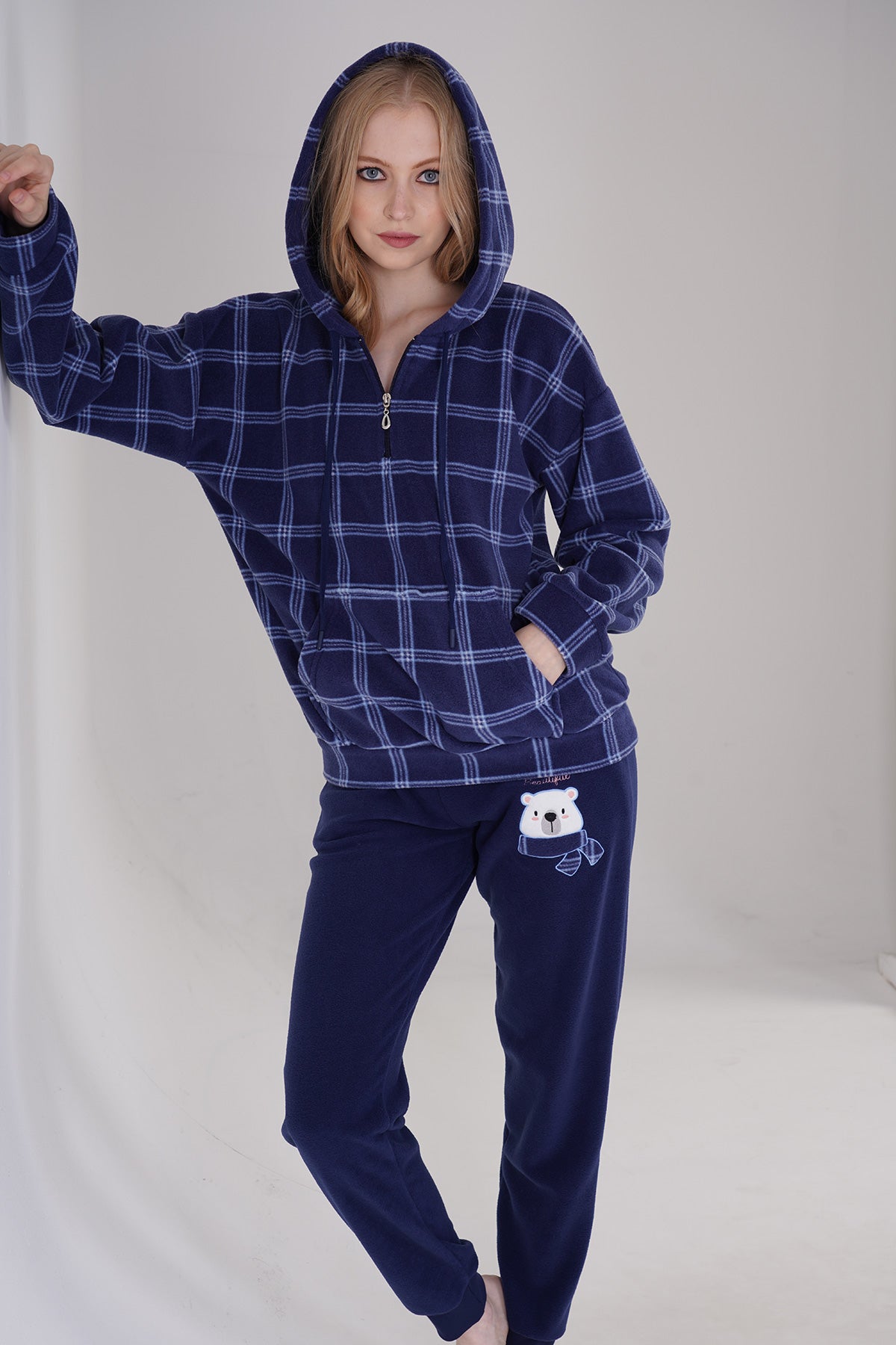 KADIN POLAR KAPSONLU DUSUK OMUZLU YARIM FERMUARLI UZUN KOL KANGURU CEPLI MANSETLI CEPLI PIJAMA TAKIM