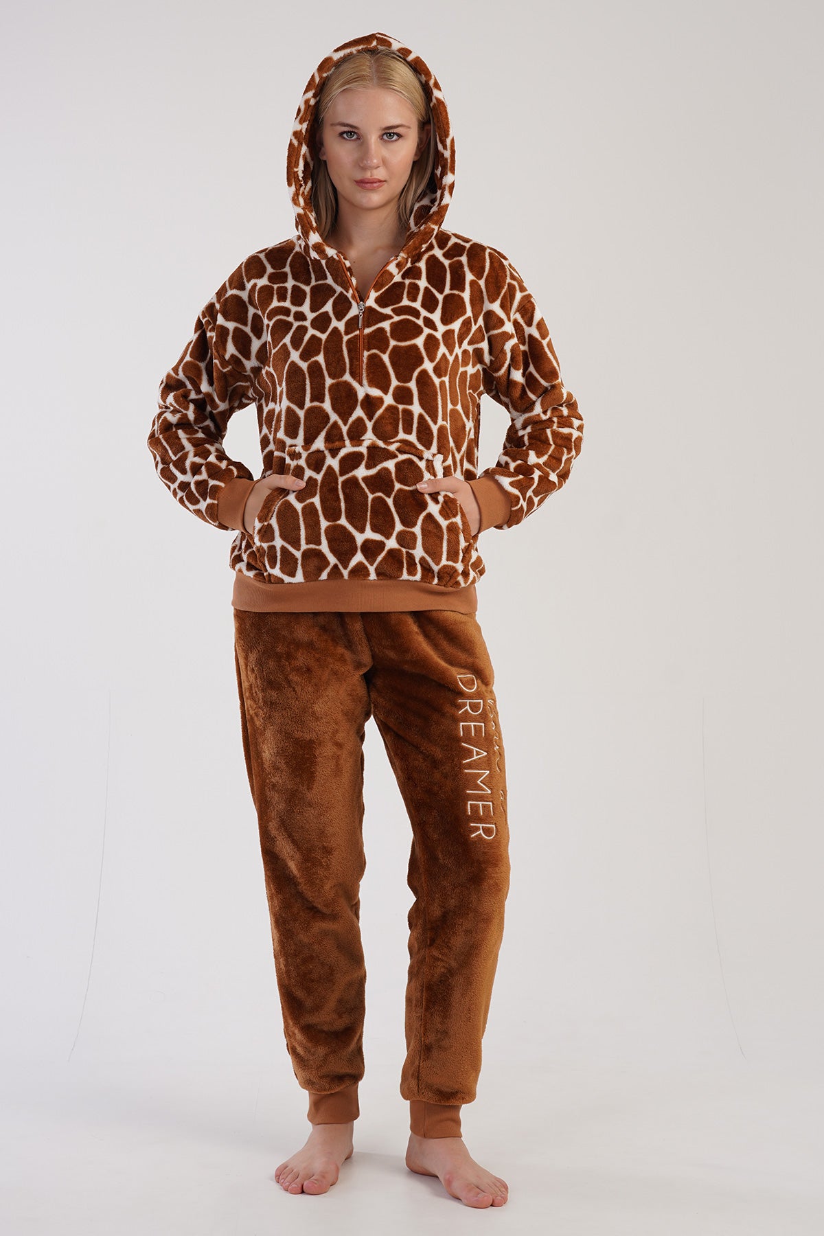 KADIN SOFT KAPSONLU DUSUK OMUZLU YARIM FERMUARLI UZUN KOL MANSETLI CEPLI PIJAMA TAKIM