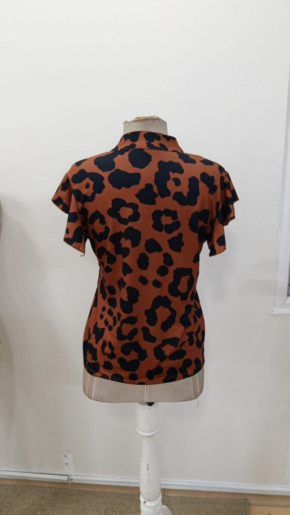 Kadın Kısa Fırfır Kollu V Yakalı Leopar Desenli Süprem Bluz, 36928