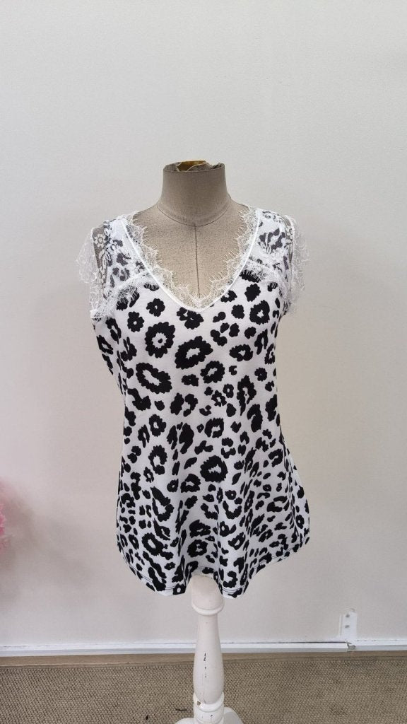 Women's Short-Sleeved V-Neck Lace Supreme Blouse, 31490