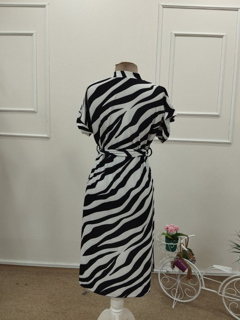 Kadın Kısa Kollu V Hakim Yakalı Zebra Desenli Midi Süprem Elbise , 32092