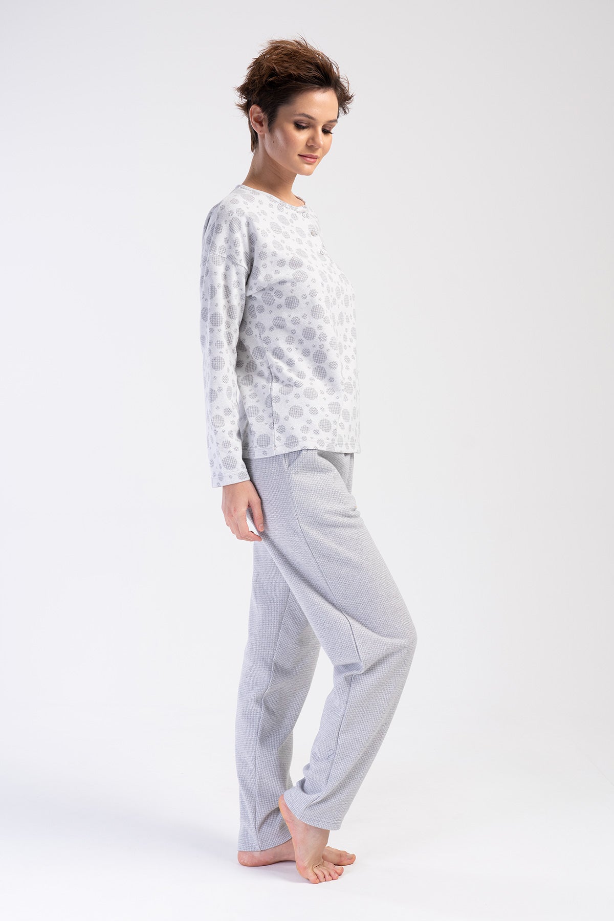 KADIN JAKARLI INTERLOK PATLI UZUN KOL CEPLI PIJAMA TAKIM