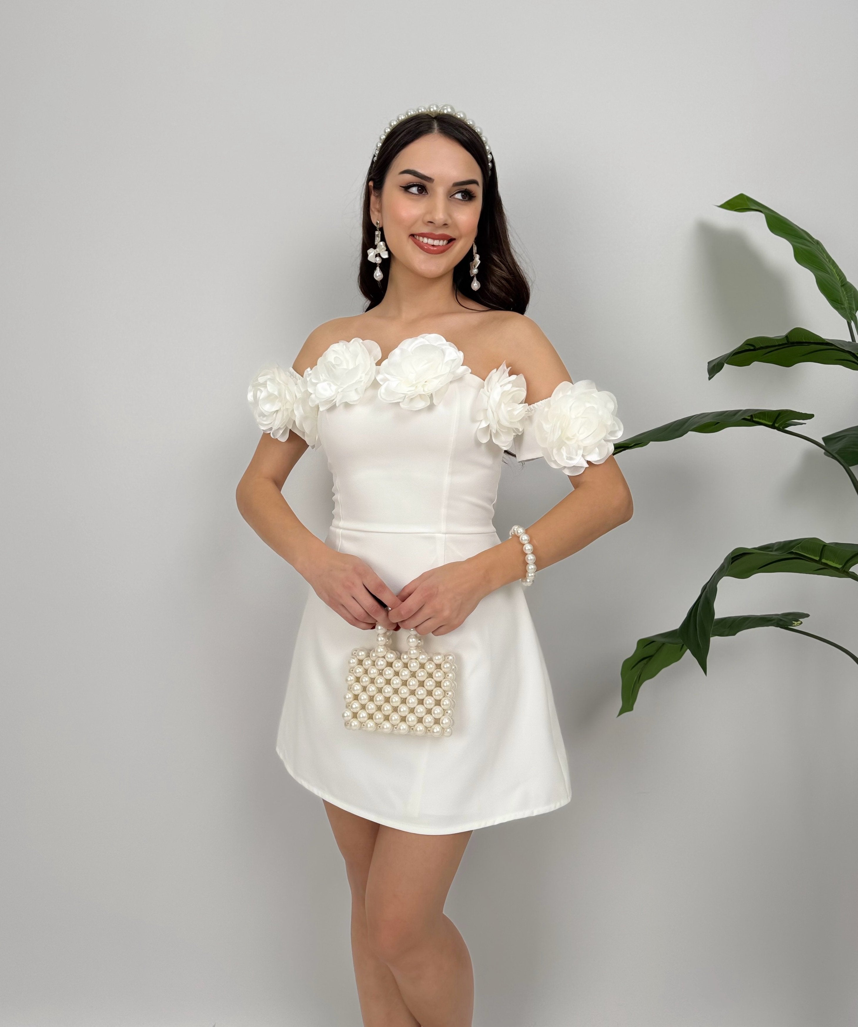 4022 STRAPLEZ YAKA GÜLLÜ MİNİ ELBİSE