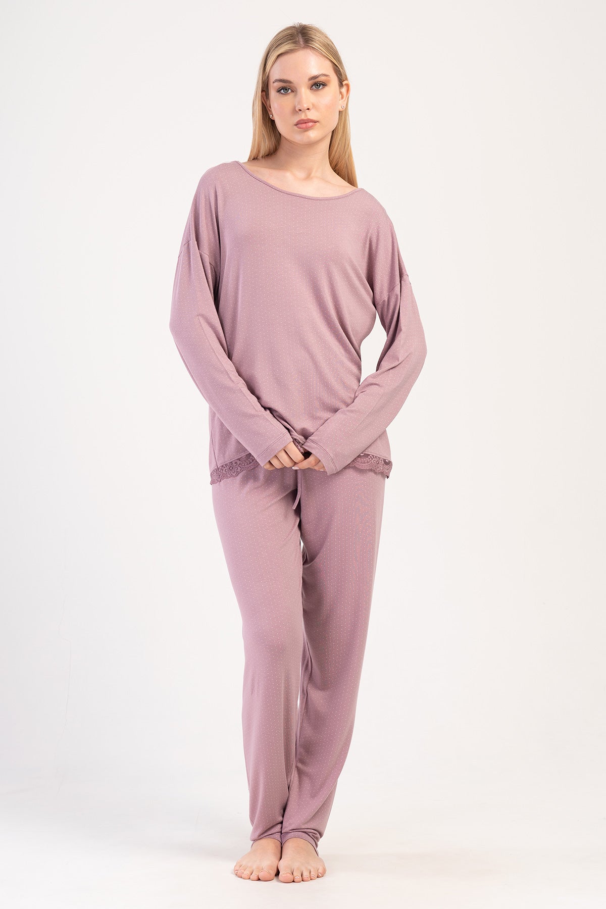 KADIN LYC VISCON KAYIK YAKA SIRT V YAKA DANTELLI UZUN KOL ETEGI OVAL PIJAMA TAKIM