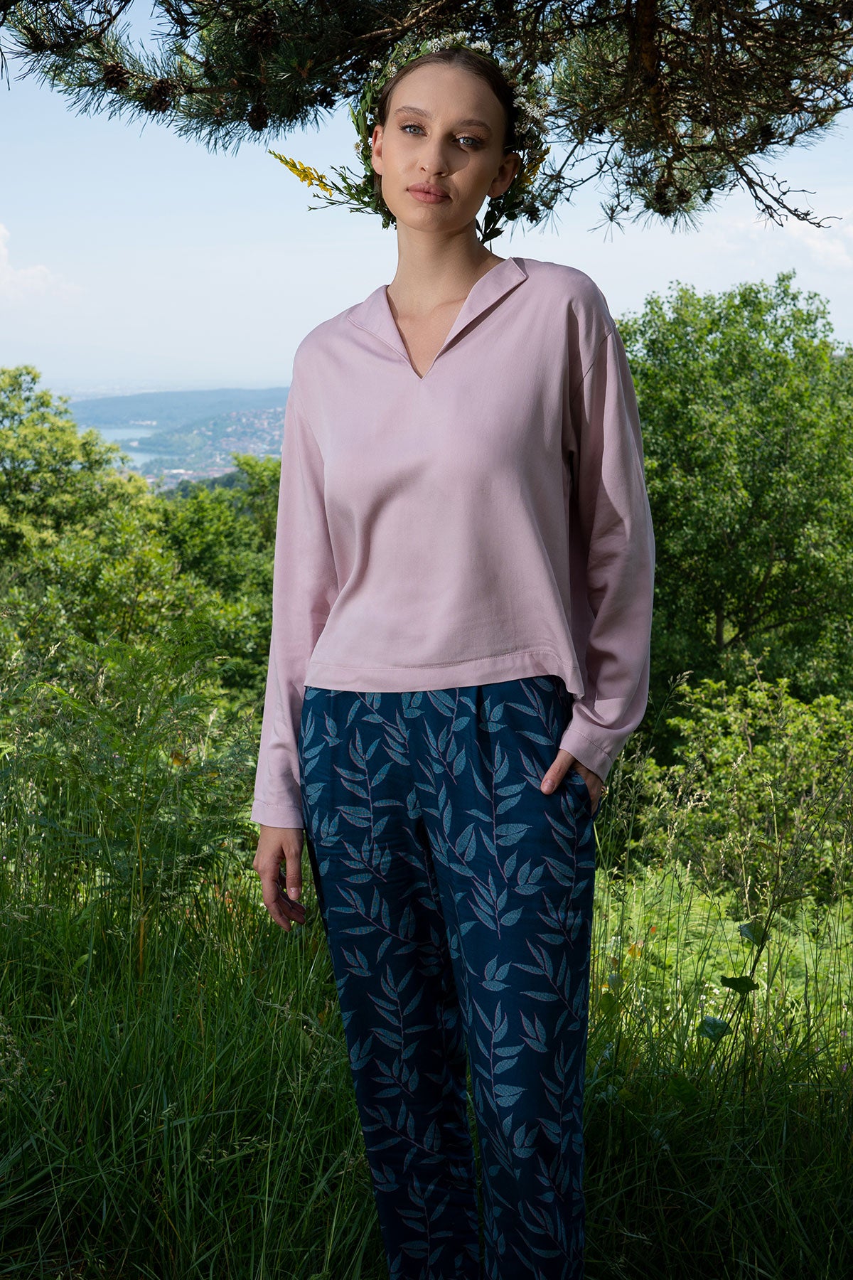 KADIN VISCON TERSE DONEN YAKA ONU KISA ARKASI UZUN UZUN KOL PILILI PANTOLON TAKIM - PINK