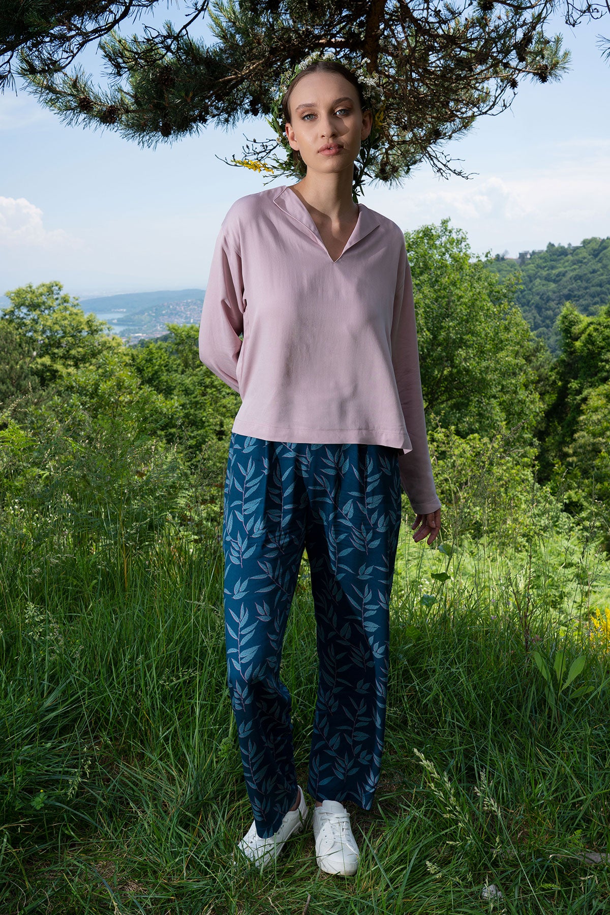 KADIN VISCON TERSE DONEN YAKA ONU KISA ARKASI UZUN UZUN KOL PILILI PANTOLON TAKIM