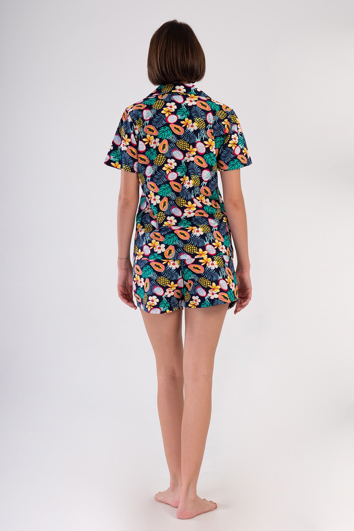 KADIN P.SUPREM GOMLEK YAKA TAMAMI DUGMELI KISA KOL SORT TAKIM