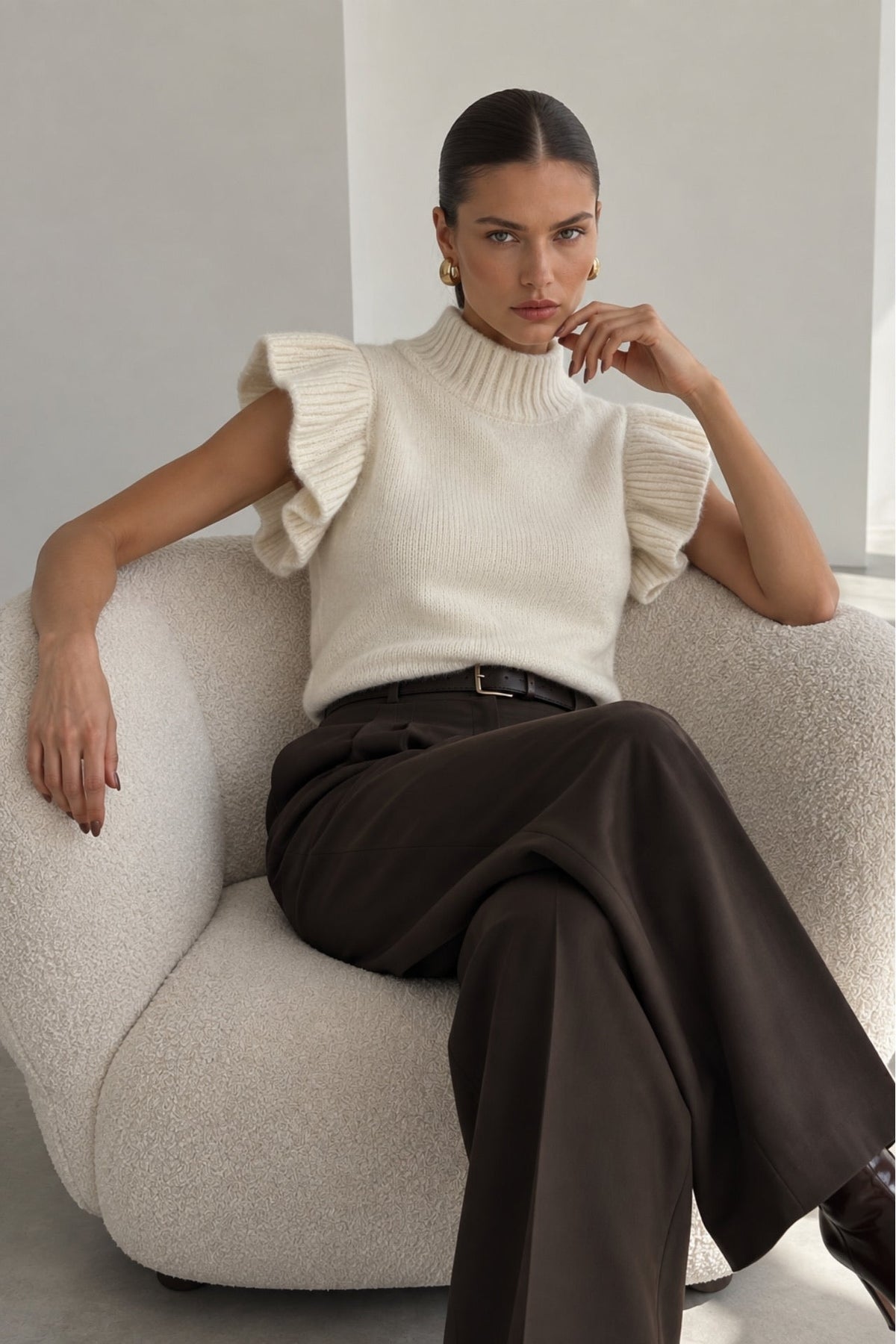 Balıkçı Yaka Fırfır Detay Sıfır Kol Triko Bluz - Kahverengi